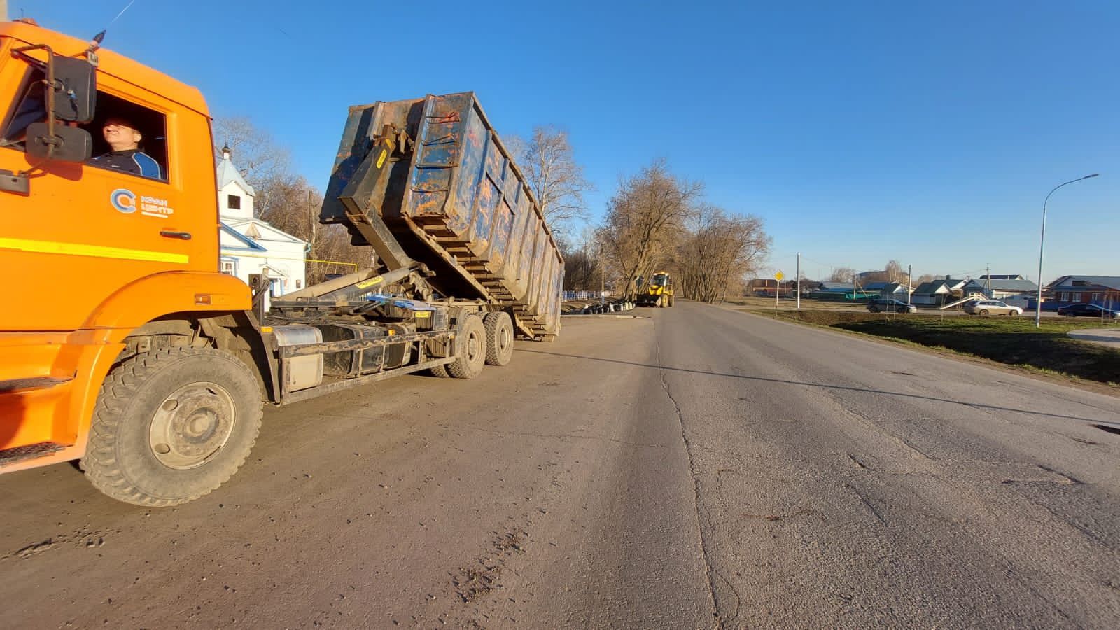 Вчера из Мензелинска за день вывезли 74 кубометра мусора