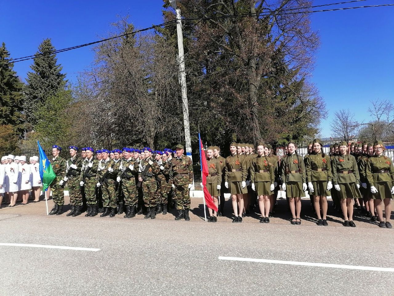 Фотогалерея с молодежного митинга, проходивший возле памятника поэта - героя Мусы Джалиля