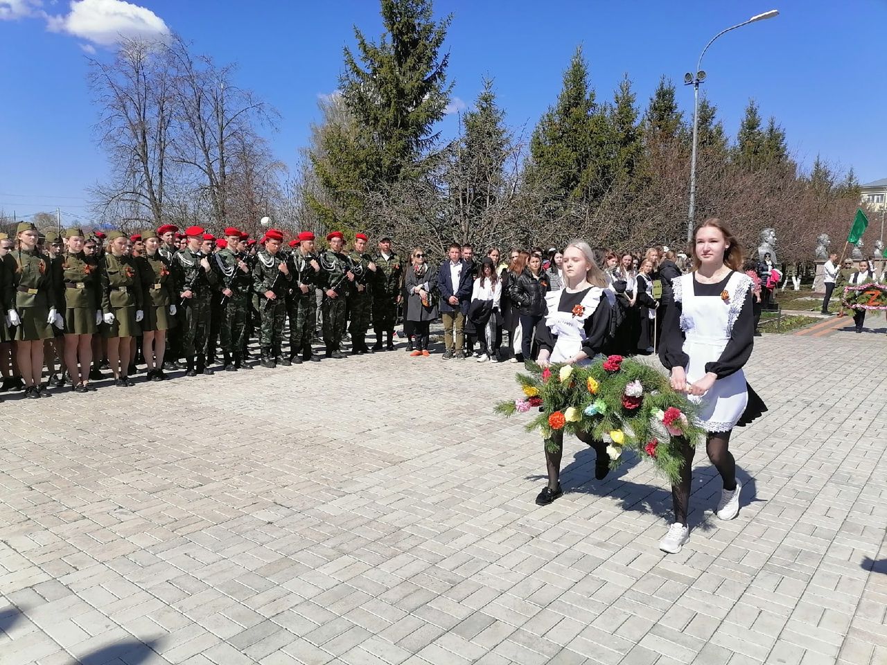 Фотогалерея с молодежного митинга в Парке Победы