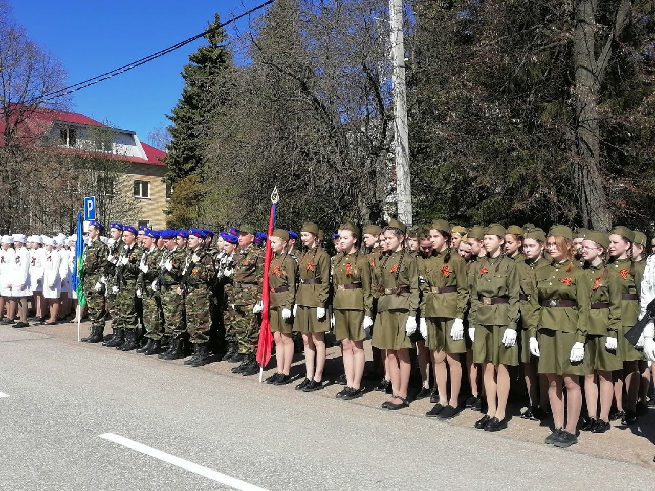 Фотогалерея с молодежного митинга, проходивший возле памятника поэта - героя Мусы Джалиля