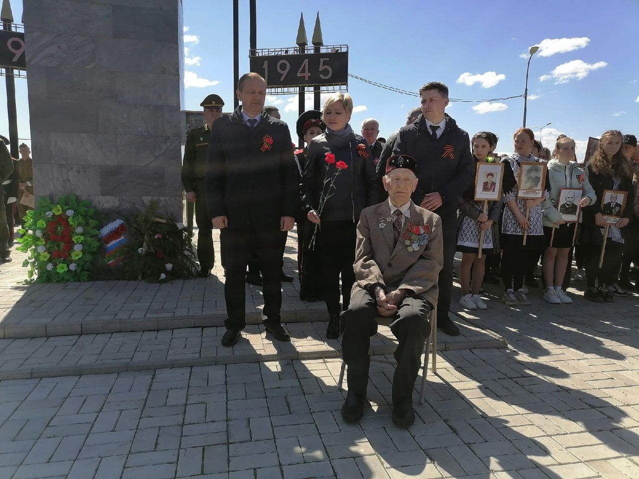 Фотогалерея с молодежного митинга в Парке Победы