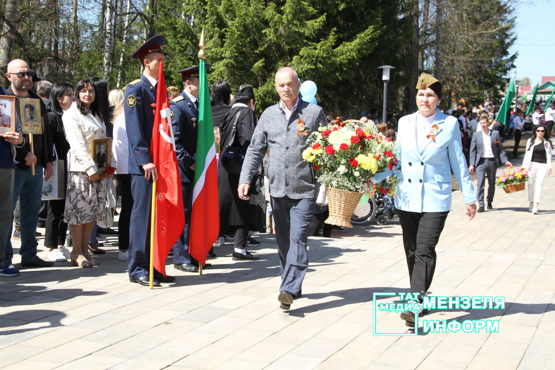 Мензелинцы возложили цветы к памятникам в честь участников Великой Отечественной войны