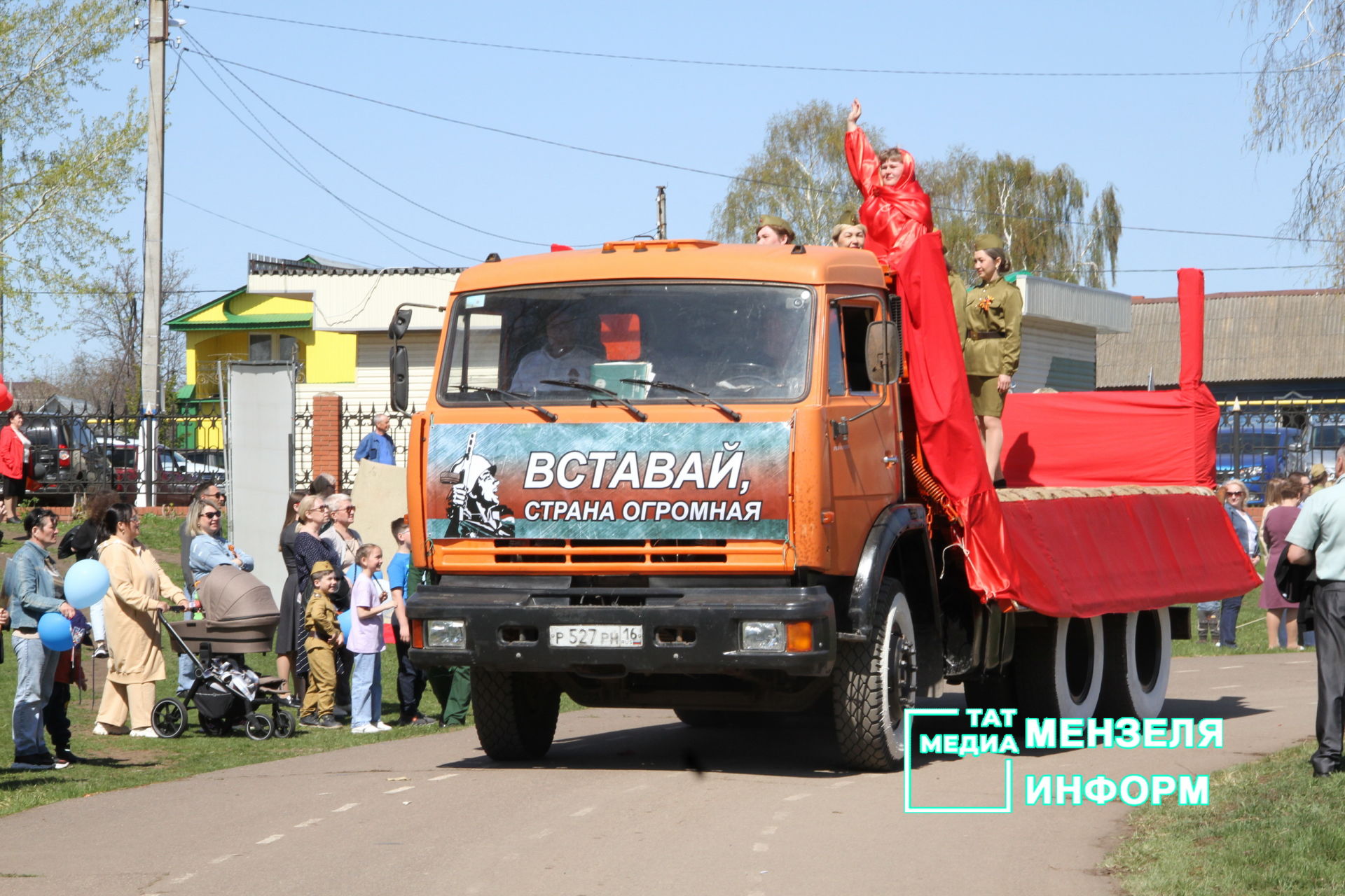 Парад машин в День Великой Победы в Мензелинске