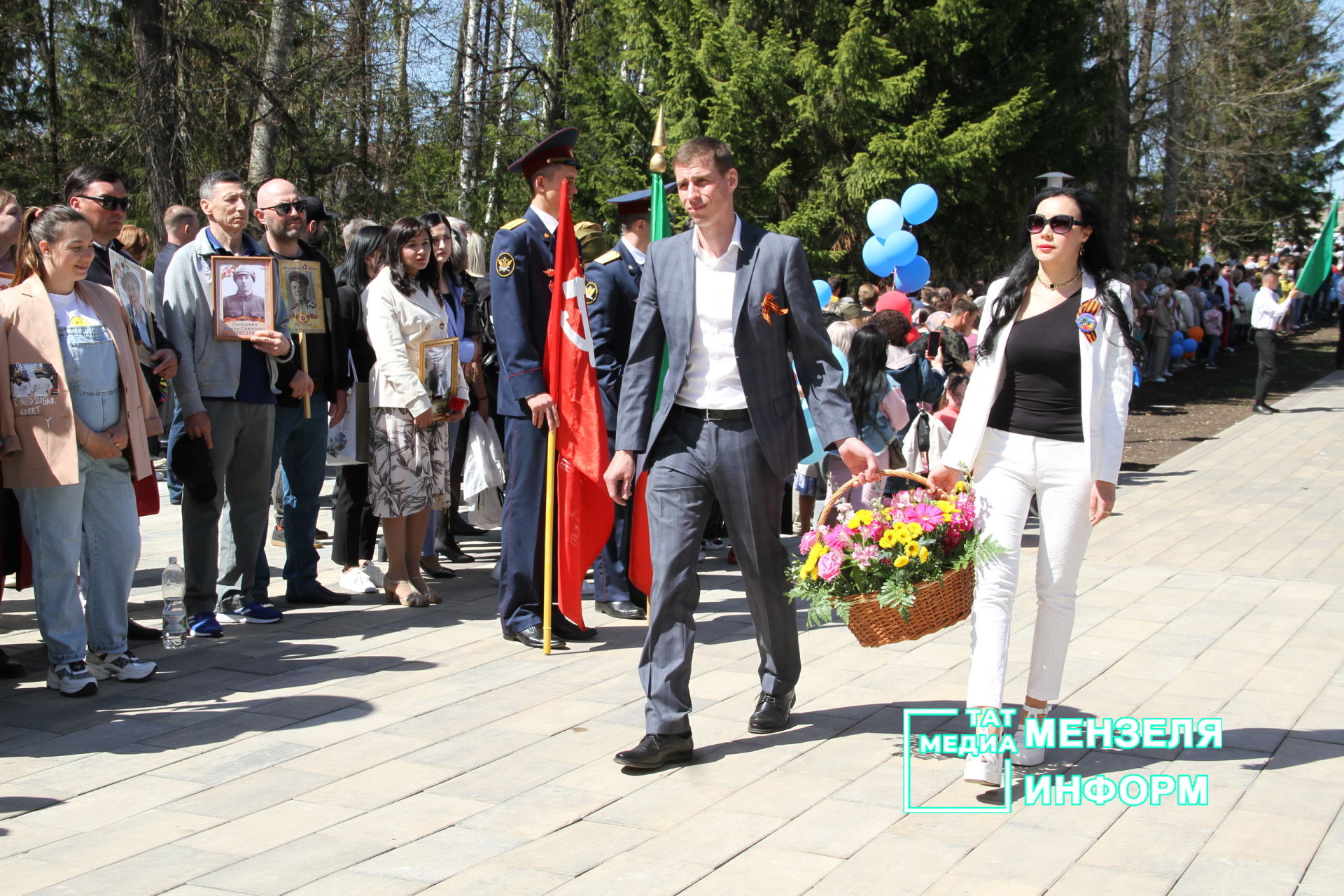 Мензелинцы возложили цветы к памятникам в честь участников Великой Отечественной войны