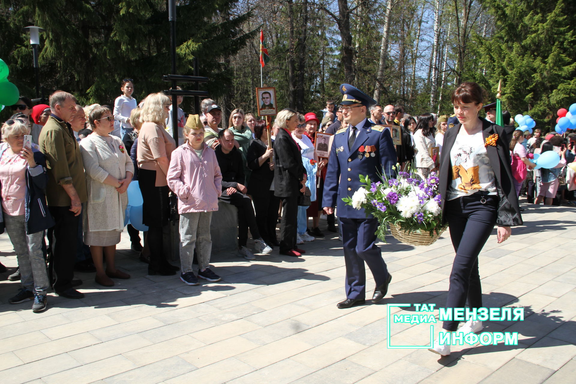 Мензелинцы возложили цветы к памятникам в честь участников Великой Отечественной войны