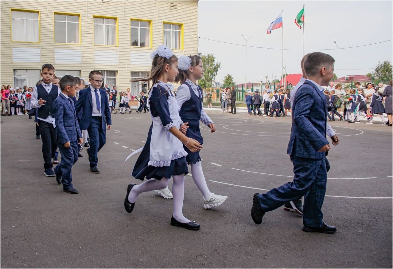 Фотомгновения с праздника 1 сентября - Дня знаний в СОШ №2 г. Мензелинск