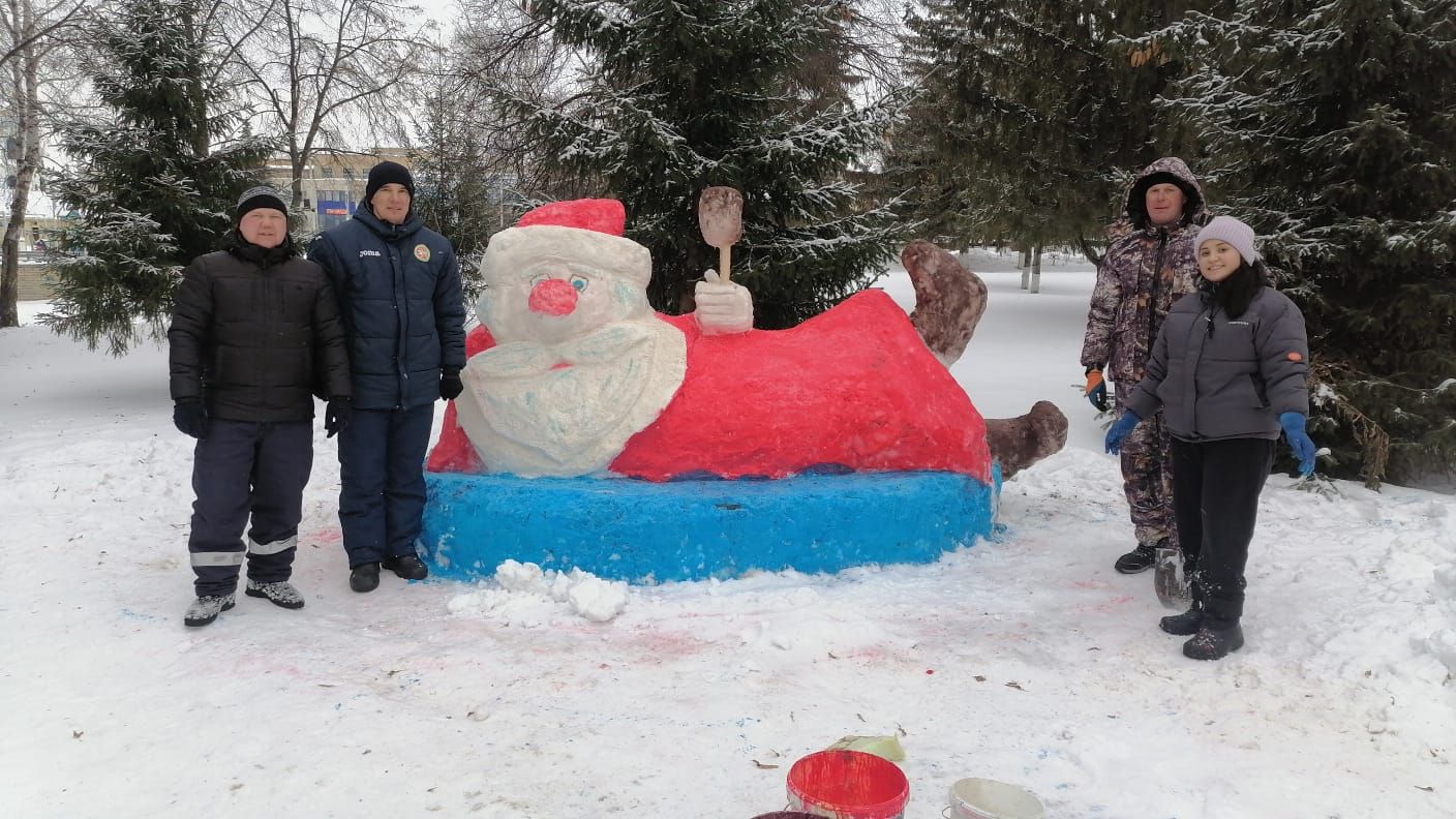 Новогодний Мензелинск прекрасен и днём, и вечером