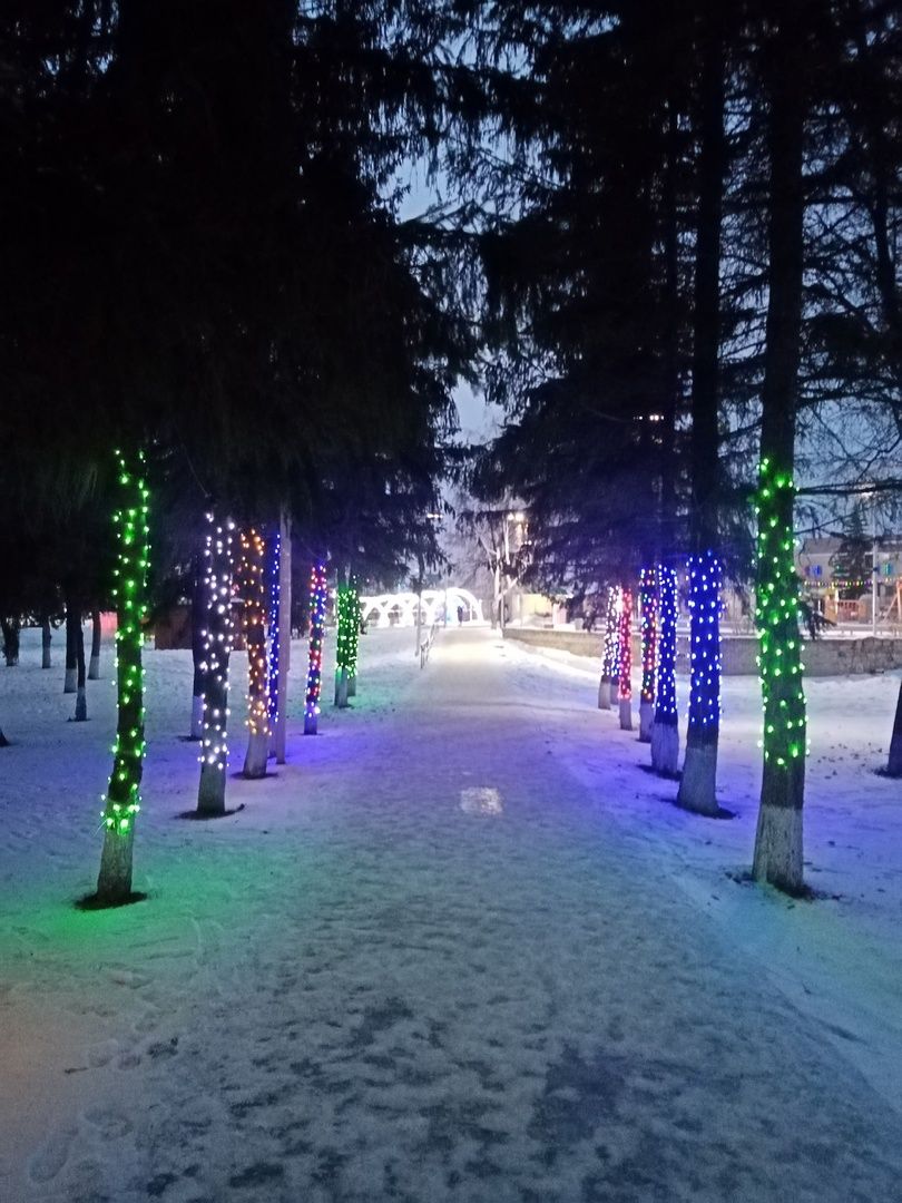 Новогодний Мензелинск прекрасен и днём, и вечером