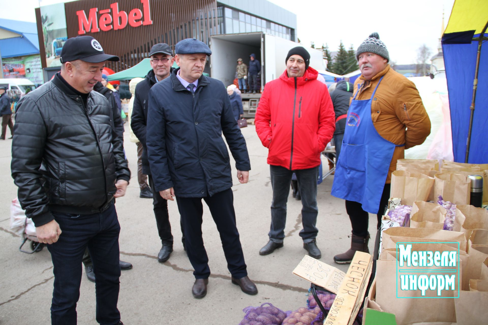 В Мензелинске прошла праздничная ярмарка