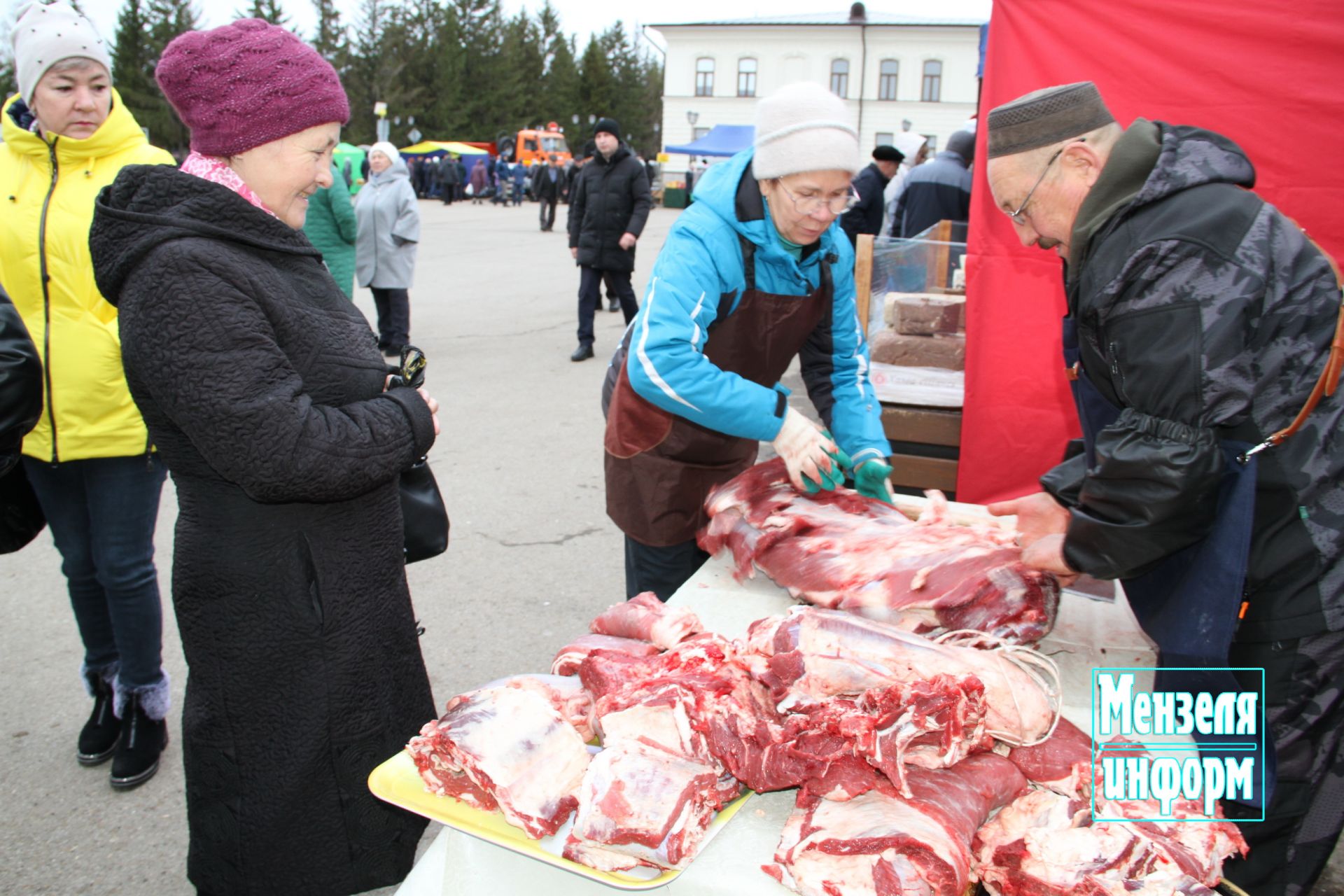 В Мензелинске прошла праздничная ярмарка