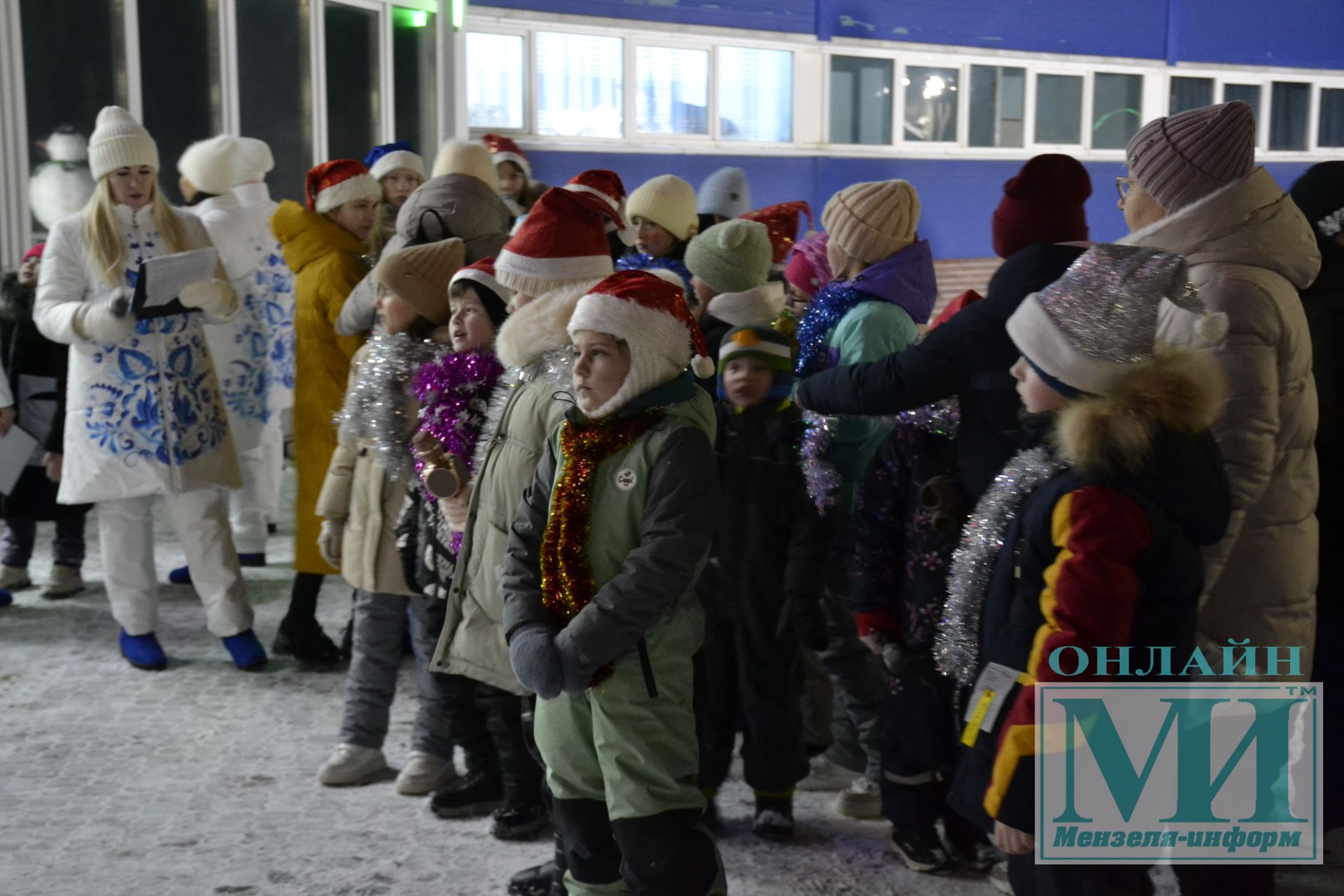 И вот она нарядная на праздник к нам пришла. Открытие Новогодней елки Ледового дворца