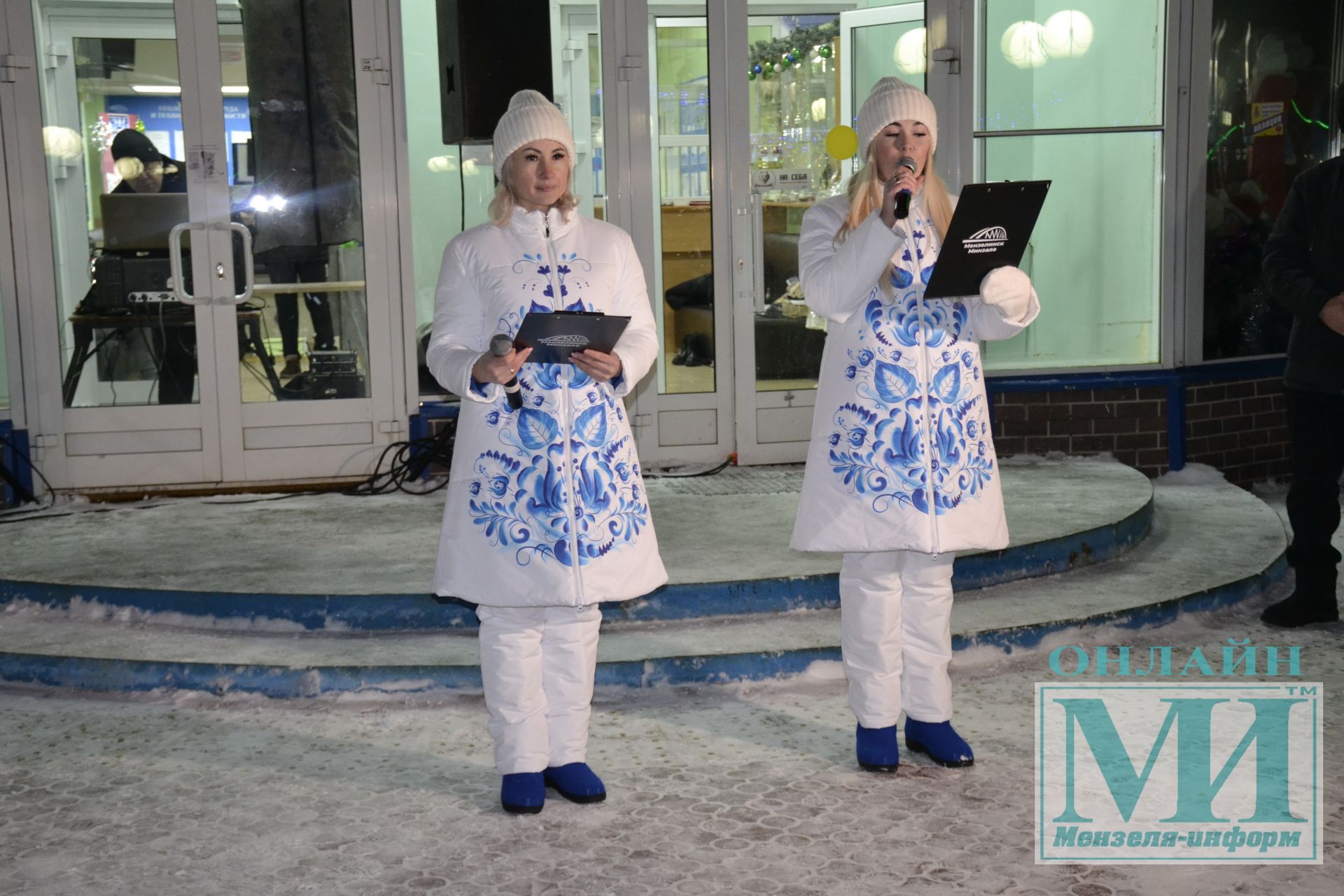 И вот она нарядная на праздник к нам пришла. Открытие Новогодней елки Ледового дворца