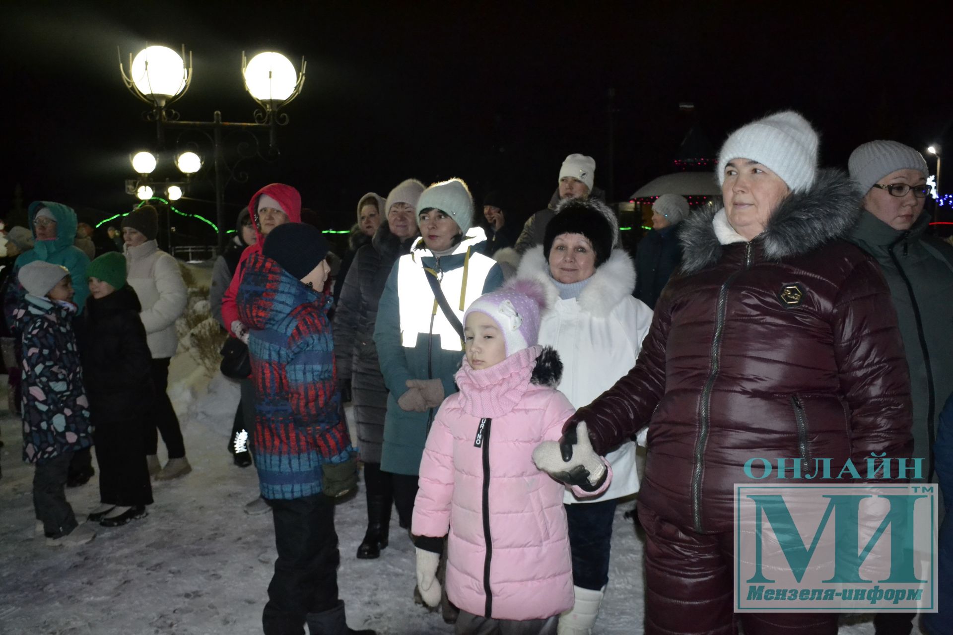 И вот она нарядная на праздник к нам пришла. Открытие Новогодней елки Ледового дворца