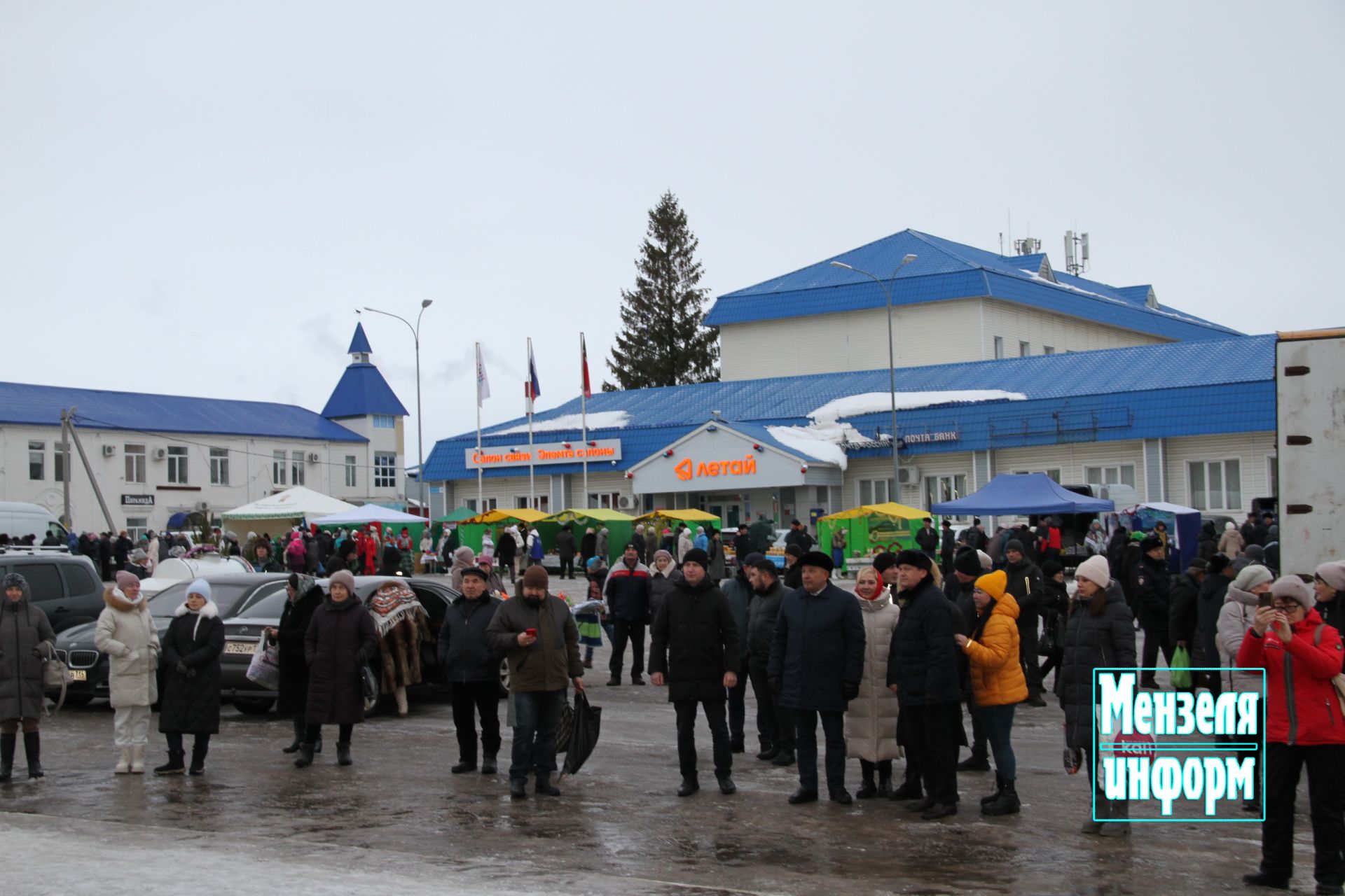 Предновогодняя ярмарка в Мензелинске