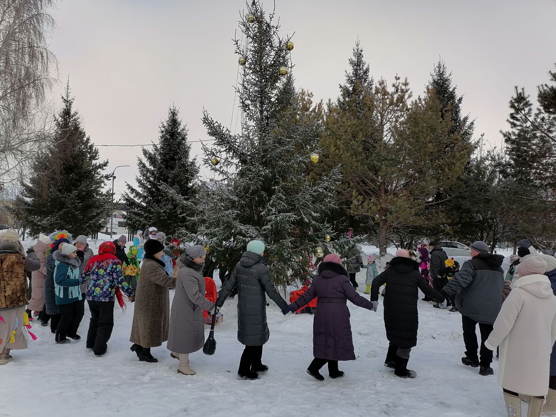 В парке Победы г. Мензелинска прошло новогоднее представление