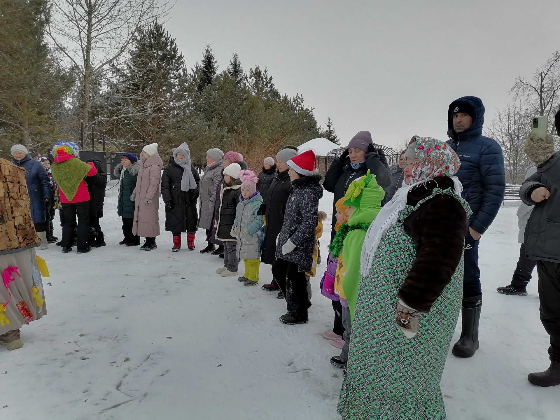 В парке Победы г. Мензелинска прошло новогоднее представление