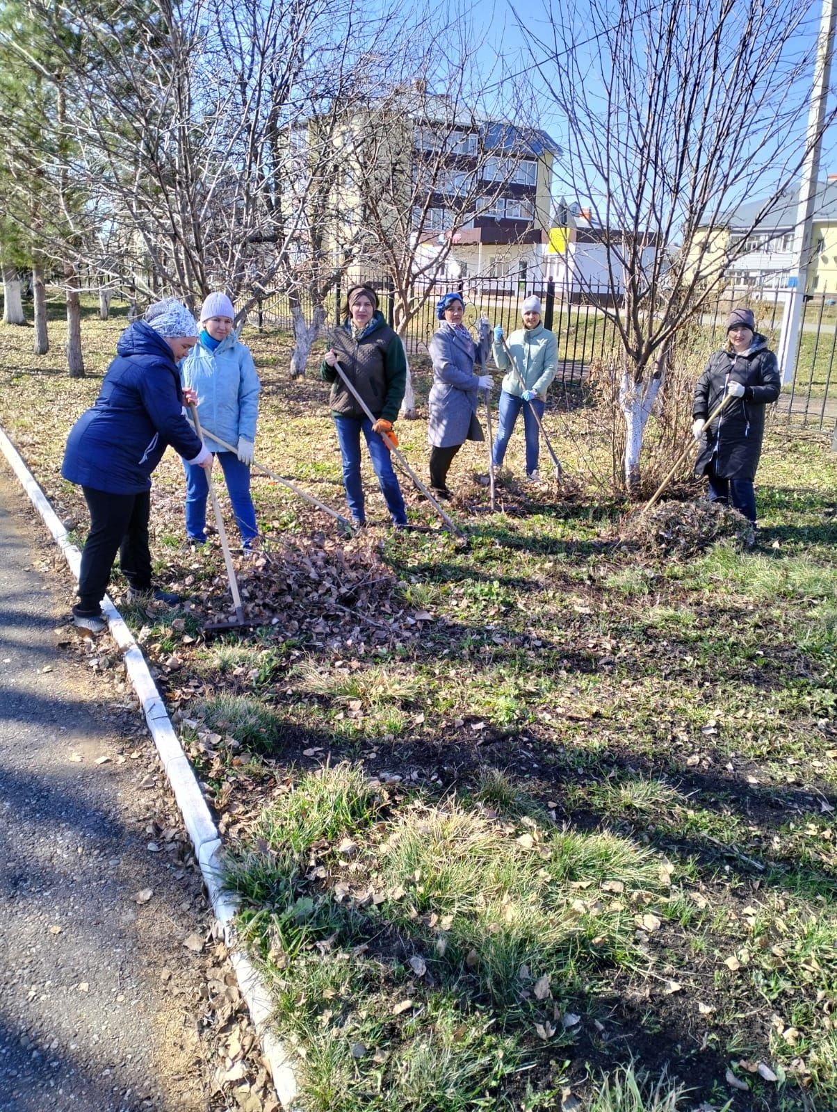 Мензелинцы ударно поработали в санитарно-экологическом двухмесячнике