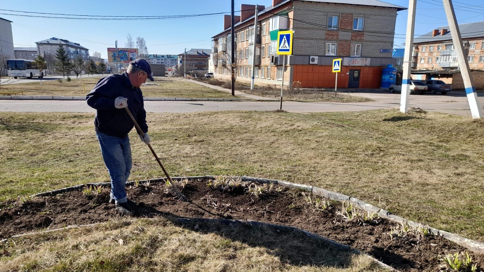 Мензелинцы ударно поработали в санитарно-экологическом двухмесячнике