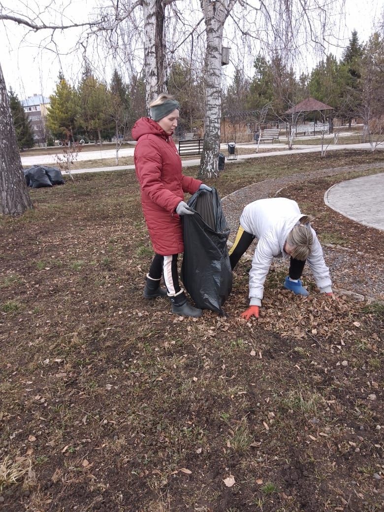 Уборка прилегающих территорий продолжается