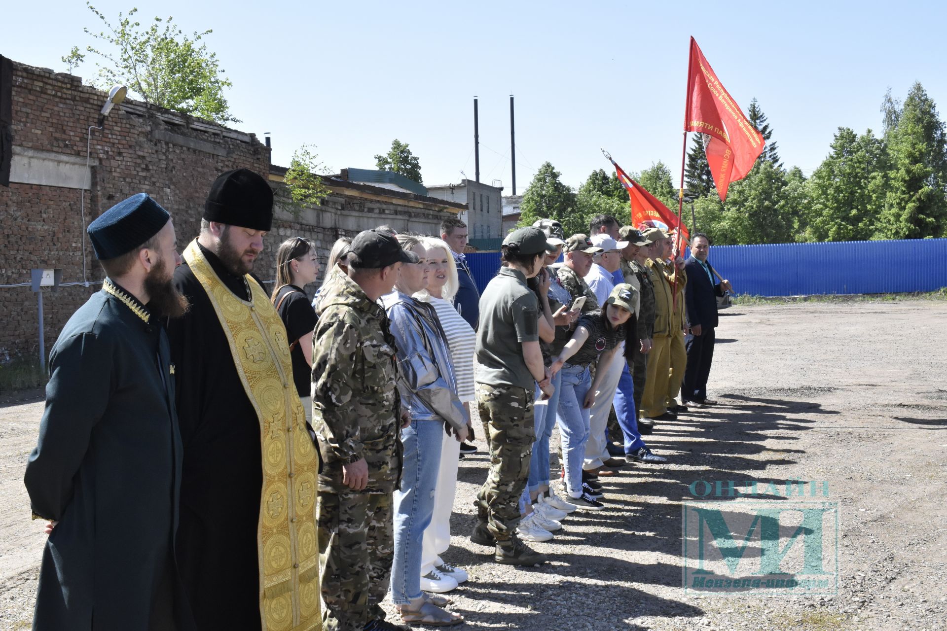 Ценный груз - вездеход на гусеничном ходу- дошел до нашей войсковой части