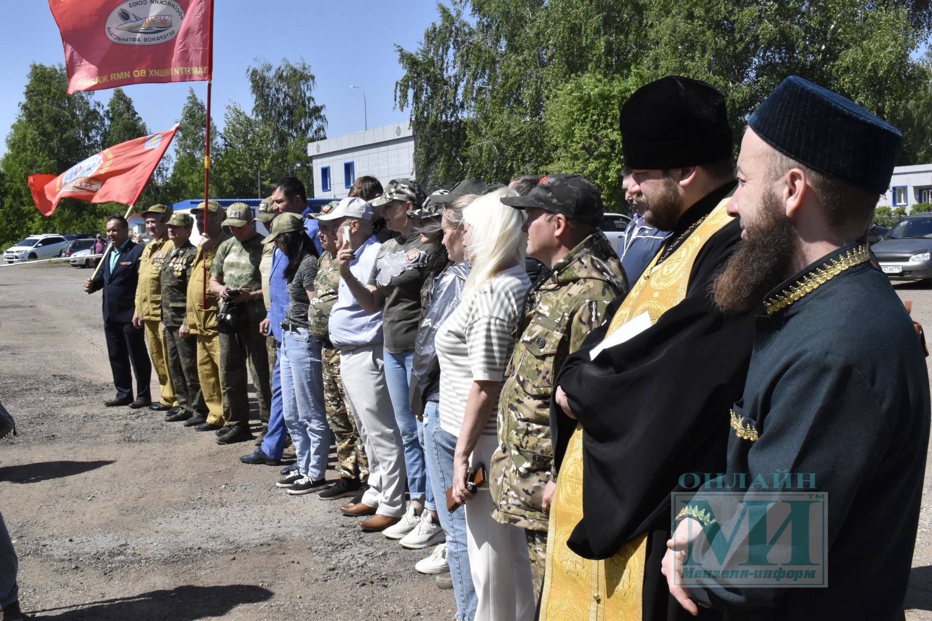 Ценный груз - вездеход на гусеничном ходу- дошел до нашей войсковой части