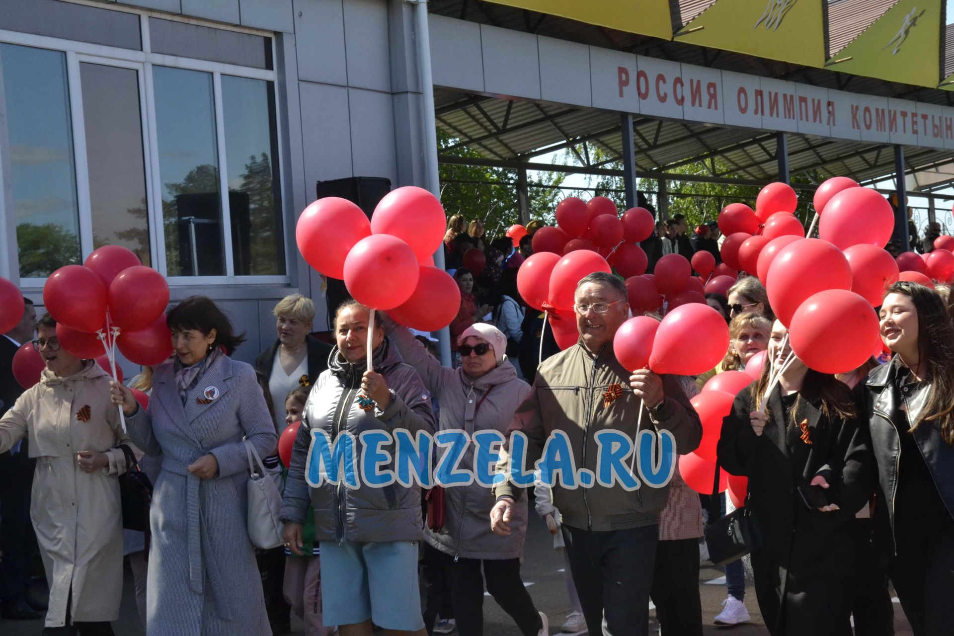 Торжественное шествие на стадионе Ленина колонн в честь 9 Мая. Мензелинск -2023