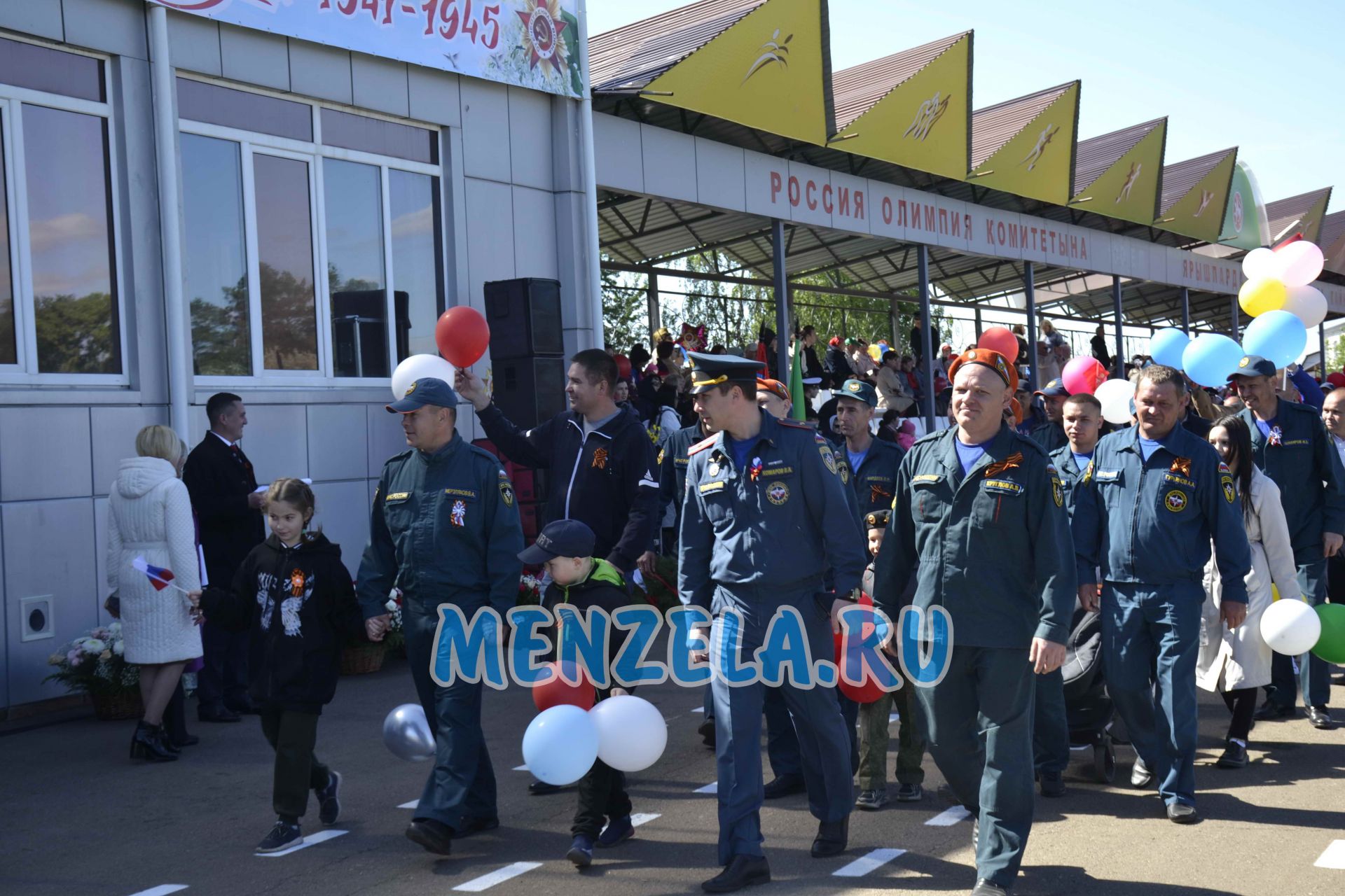 Торжественное шествие на стадионе Ленина колонн в честь 9 Мая. Мензелинск -2023