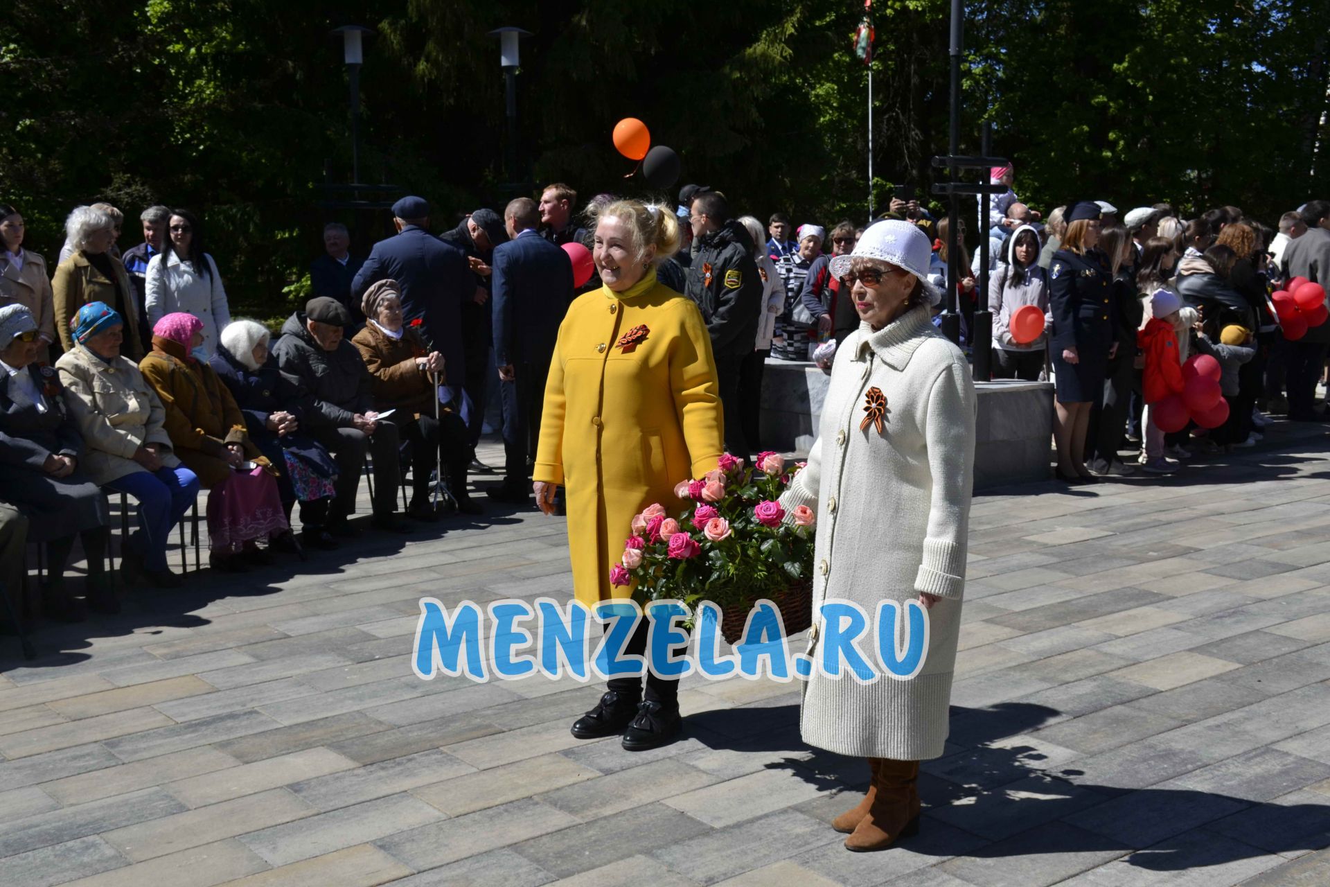 Возложение цветов к мемориалу на празднике 9 Мая. Мензелинск - 2023