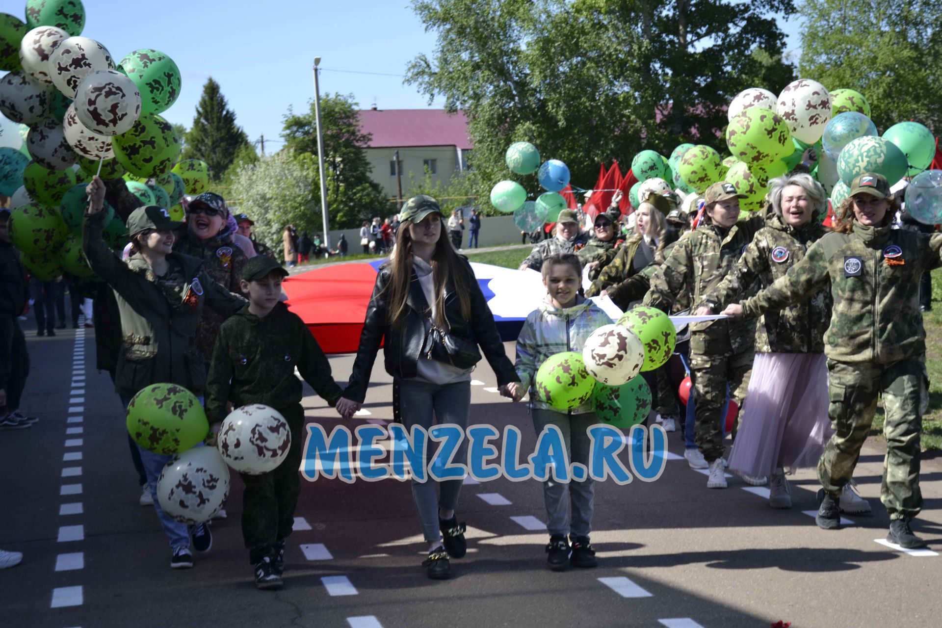 Торжественное шествие на стадионе Ленина колонн в честь 9 Мая. Мензелинск -2023