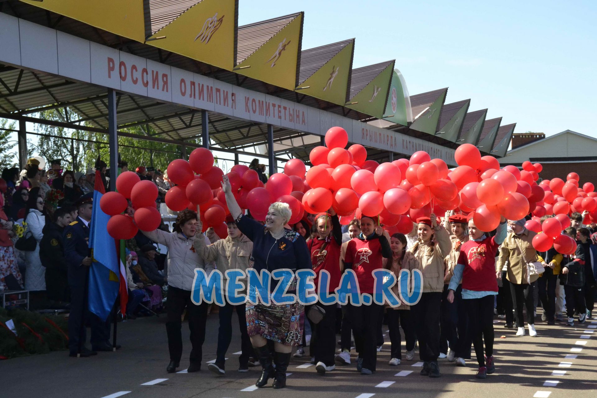 Торжественное шествие на стадионе Ленина колонн в честь 9 Мая. Мензелинск -2023