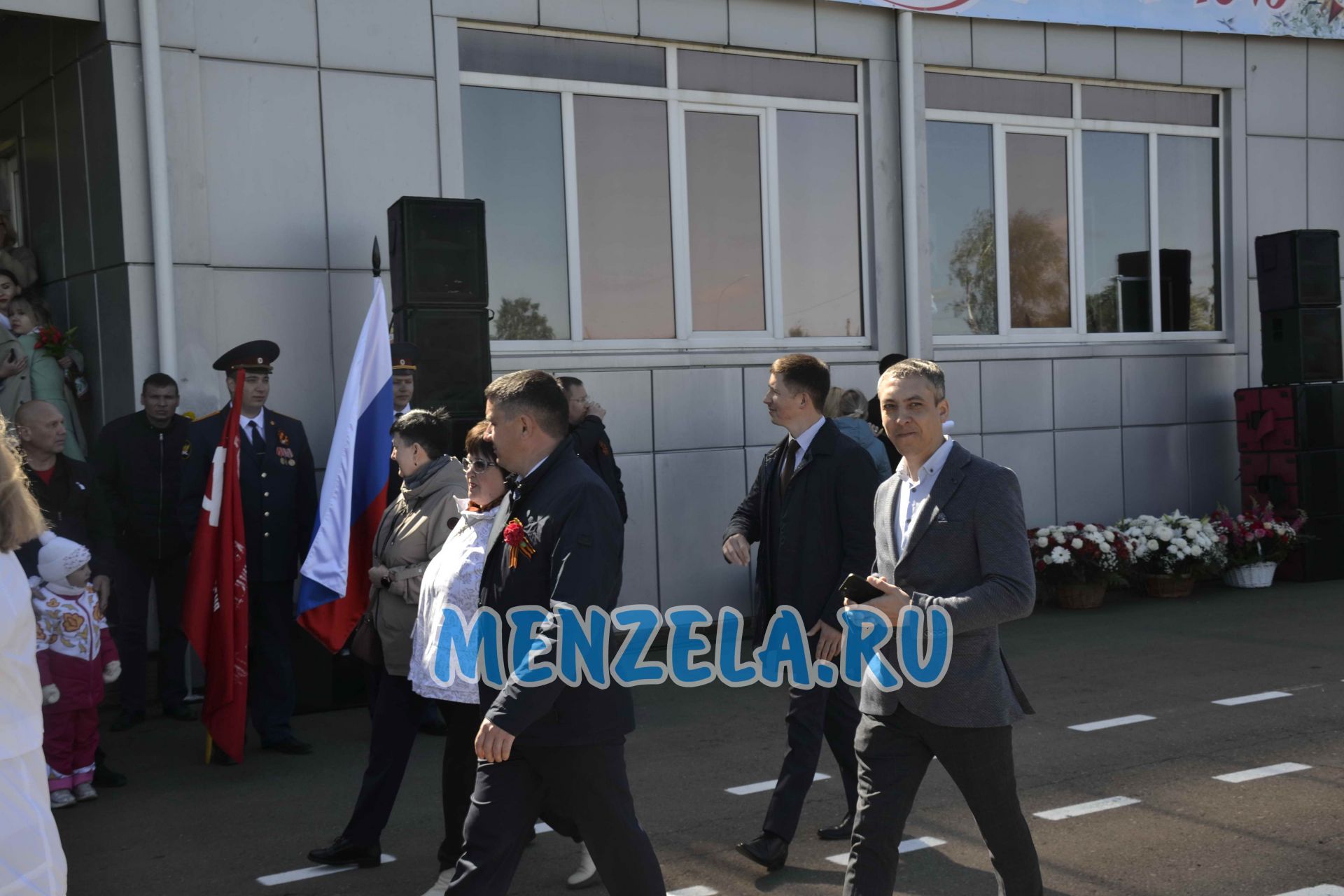 Торжественное шествие на стадионе Ленина колонн в честь 9 Мая. Мензелинск -2023