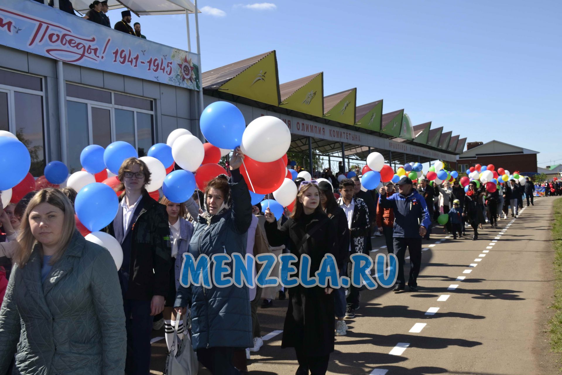 Торжественное шествие на стадионе Ленина колонн в честь 9 Мая. Мензелинск -2023