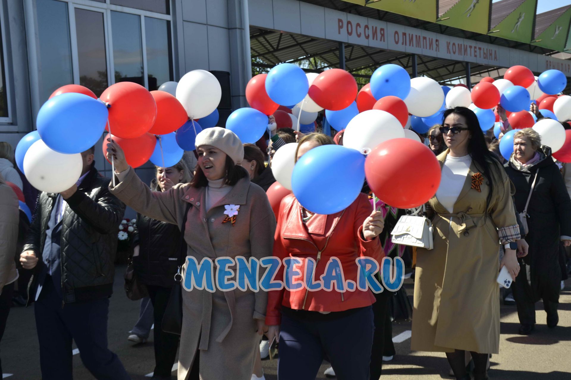 Торжественное шествие на стадионе Ленина колонн в честь 9 Мая. Мензелинск -2023