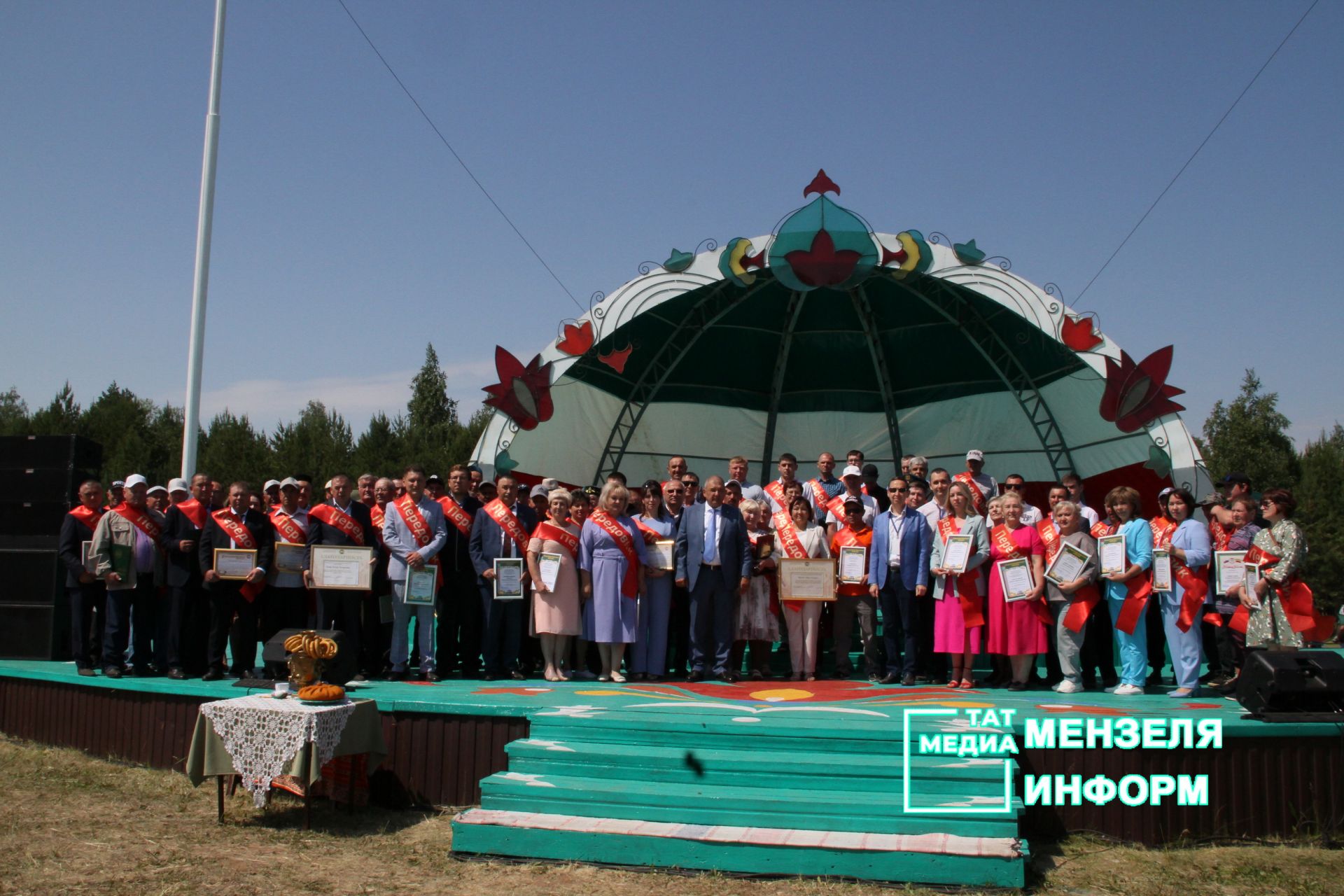 На Сабантуе в Мензелинске наградили передовиков района