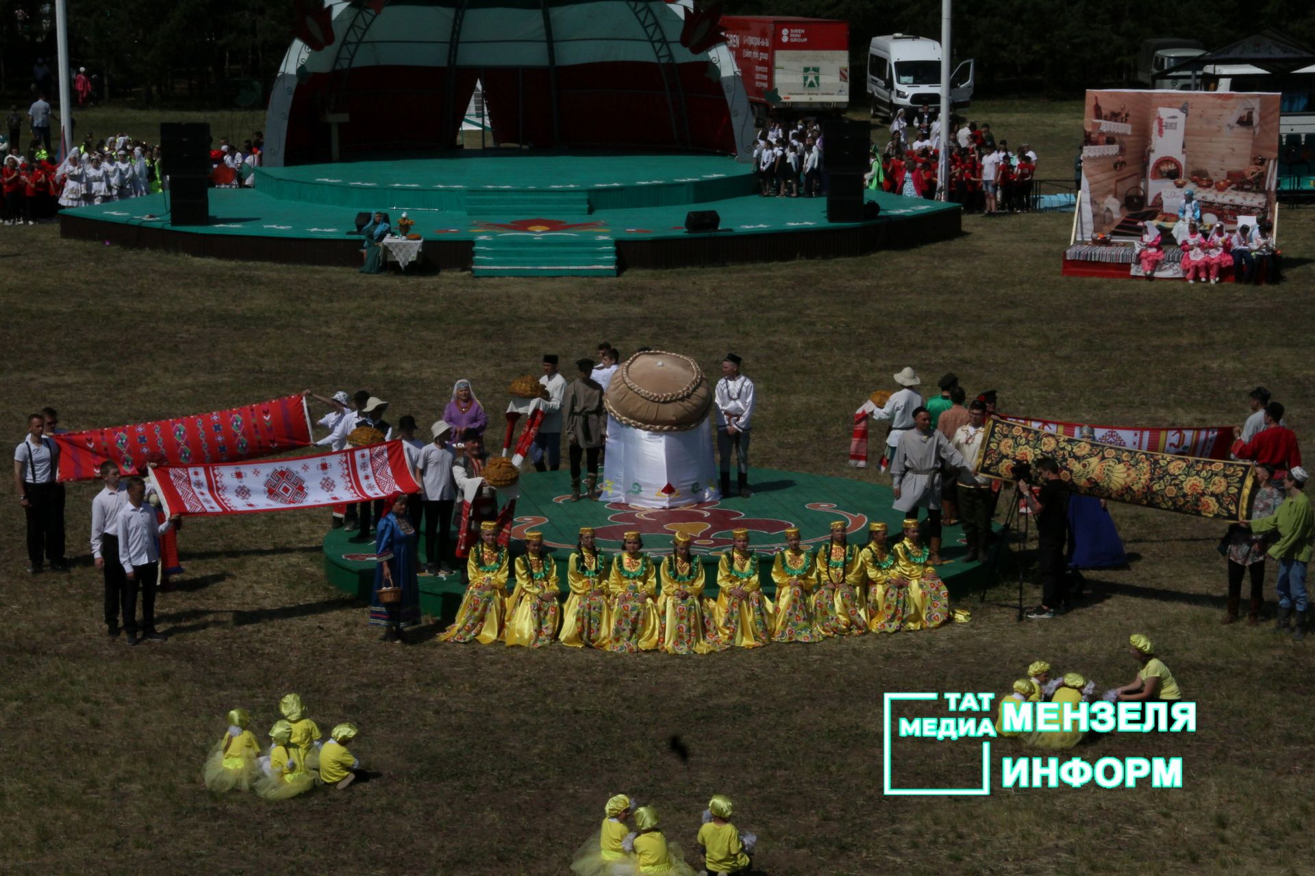 Театрализованное представление на мензелинском Сабантуе