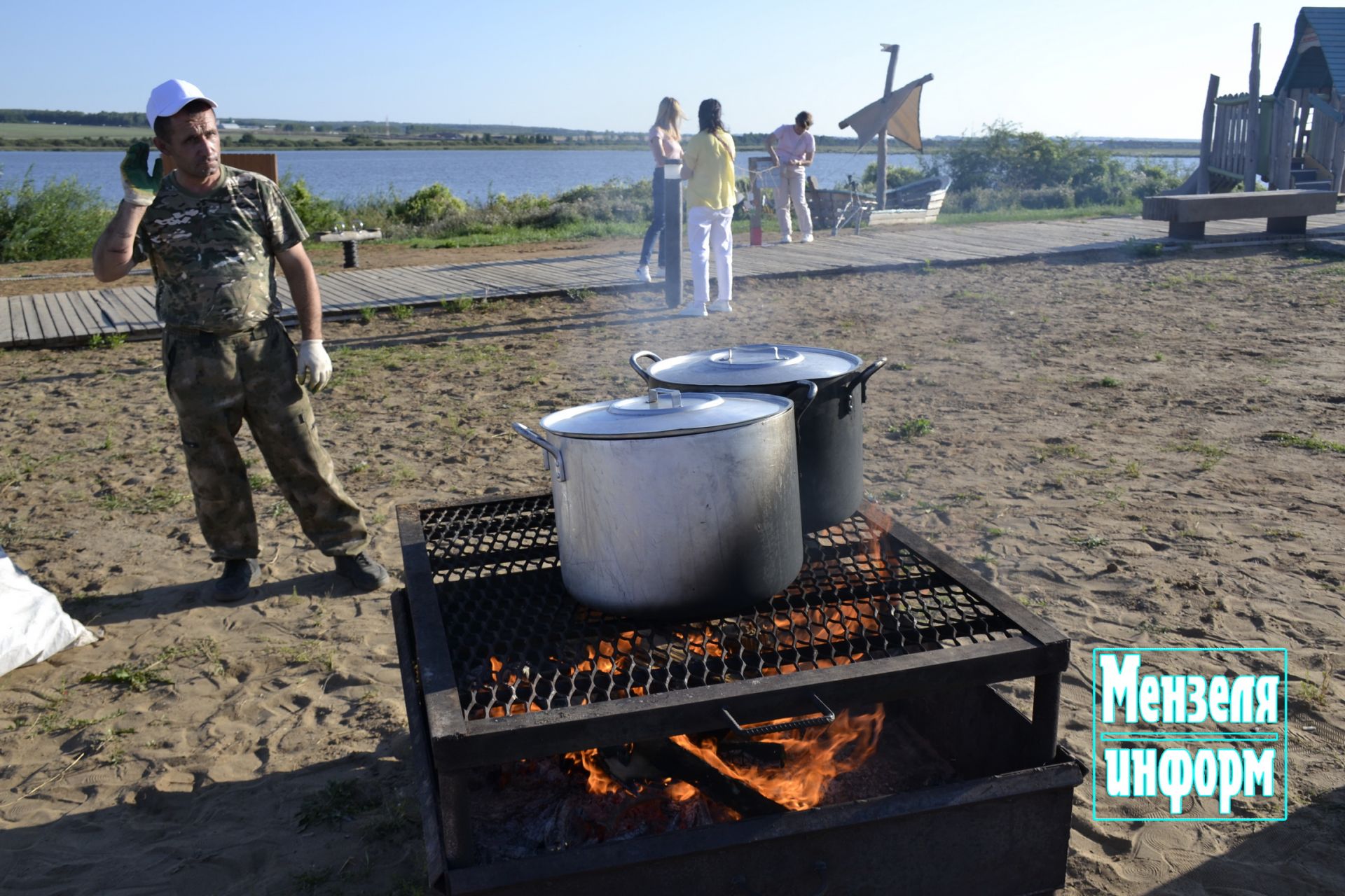 На набережной реки Мензеля прошел Фестиваль ухи