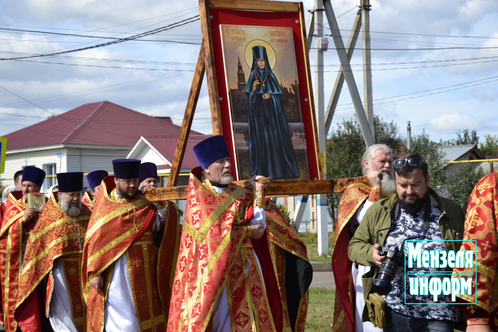 В день памяти преподобномученицы Маргариты в Мензелинске прошли праздничное богослужение и крестный ход