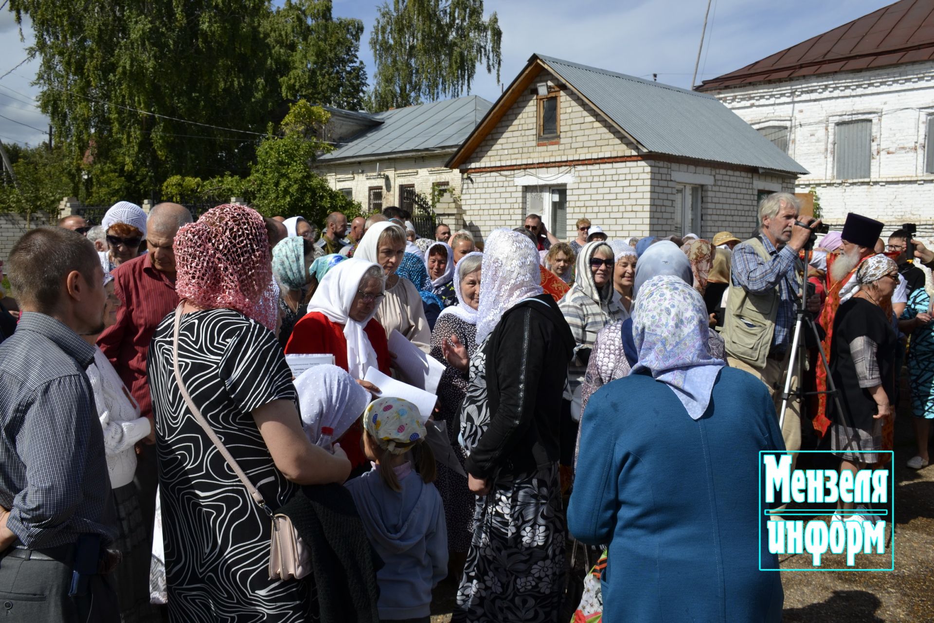 В день памяти преподобномученицы Маргариты в Мензелинске прошли праздничное богослужение и крестный ход