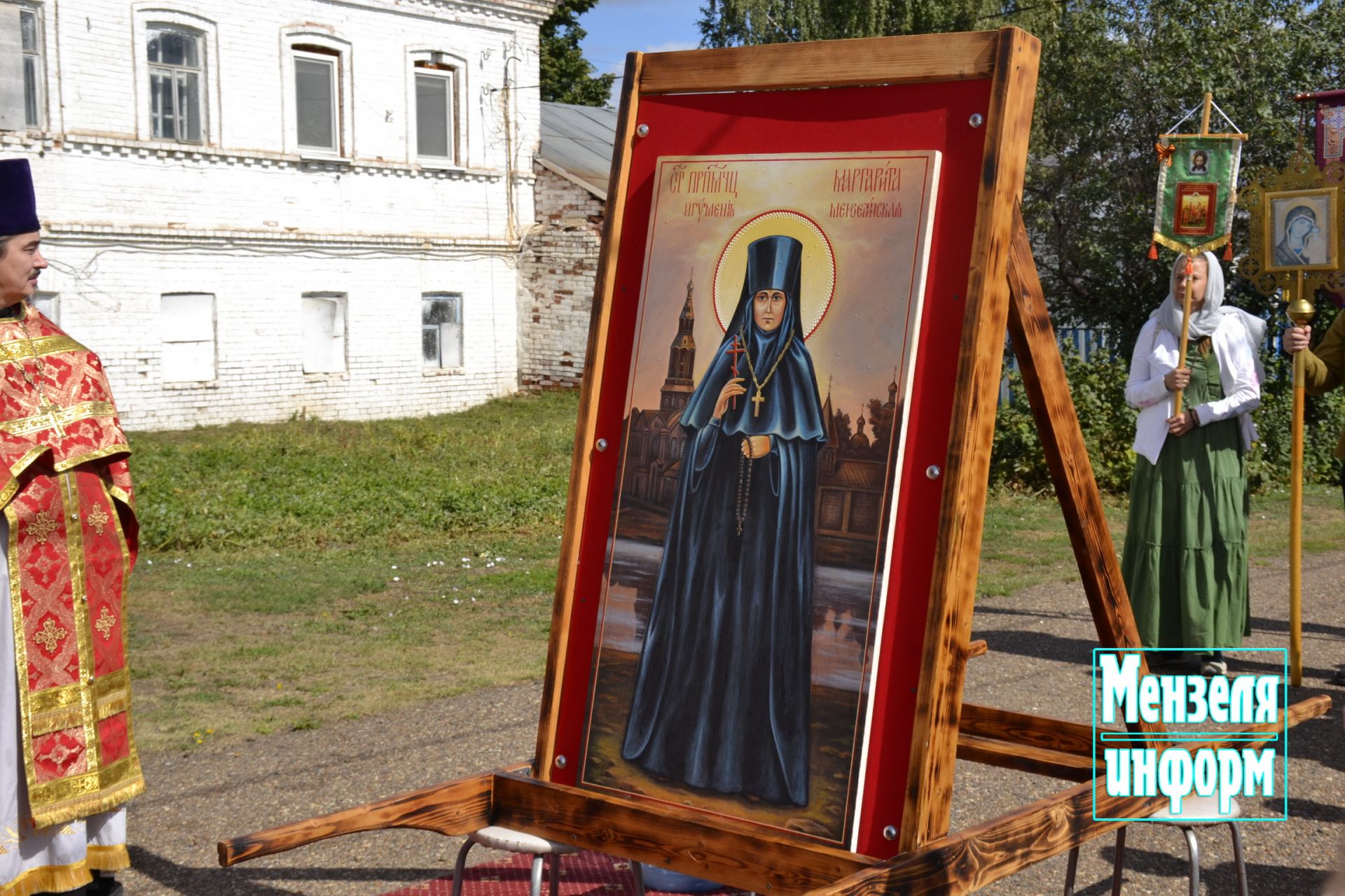 В день памяти преподобномученицы Маргариты в Мензелинске прошли праздничное богослужение и крестный ход