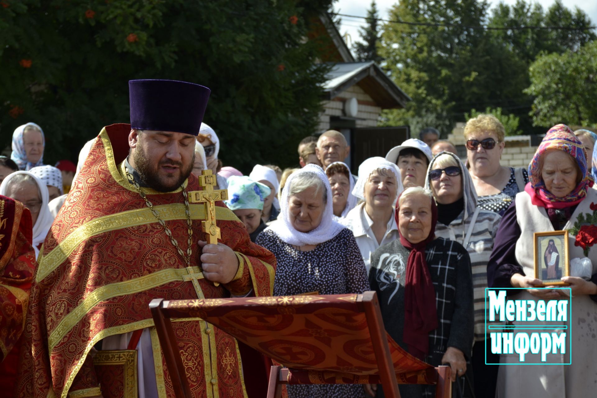 В день памяти преподобномученицы Маргариты в Мензелинске прошли праздничное богослужение и крестный ход