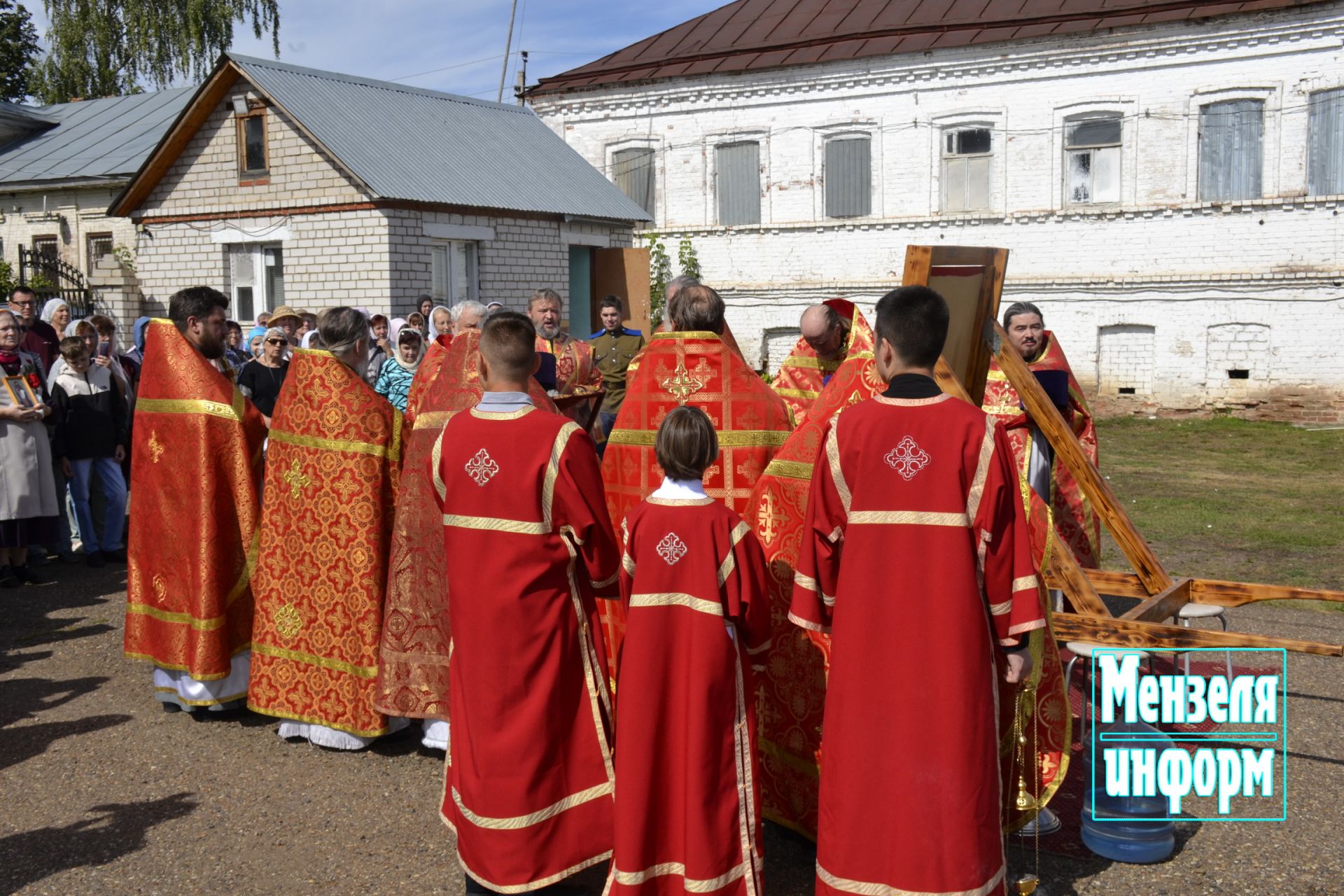 В день памяти преподобномученицы Маргариты в Мензелинске прошли праздничное богослужение и крестный ход