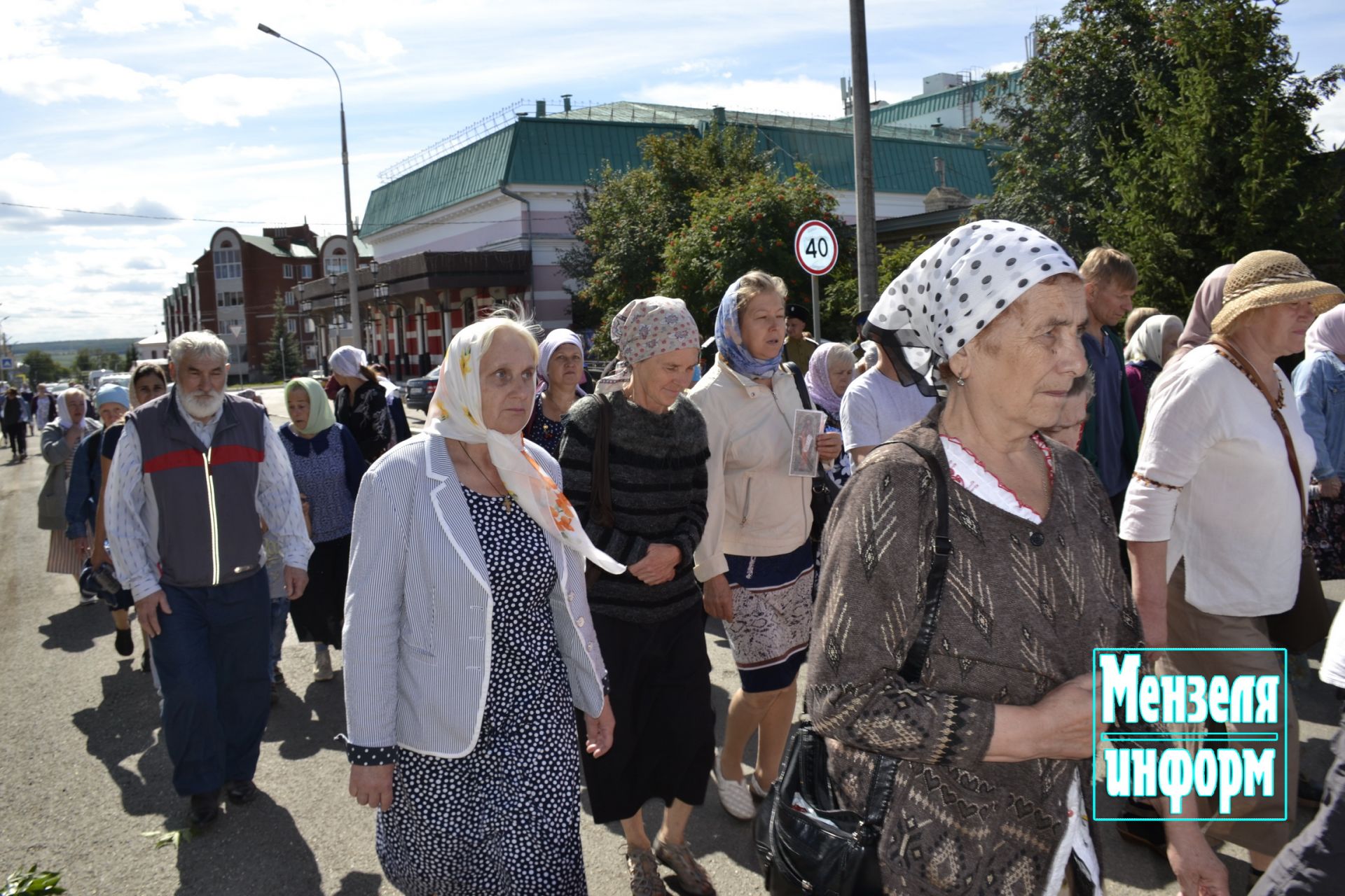 В день памяти преподобномученицы Маргариты в Мензелинске прошли праздничное богослужение и крестный ход