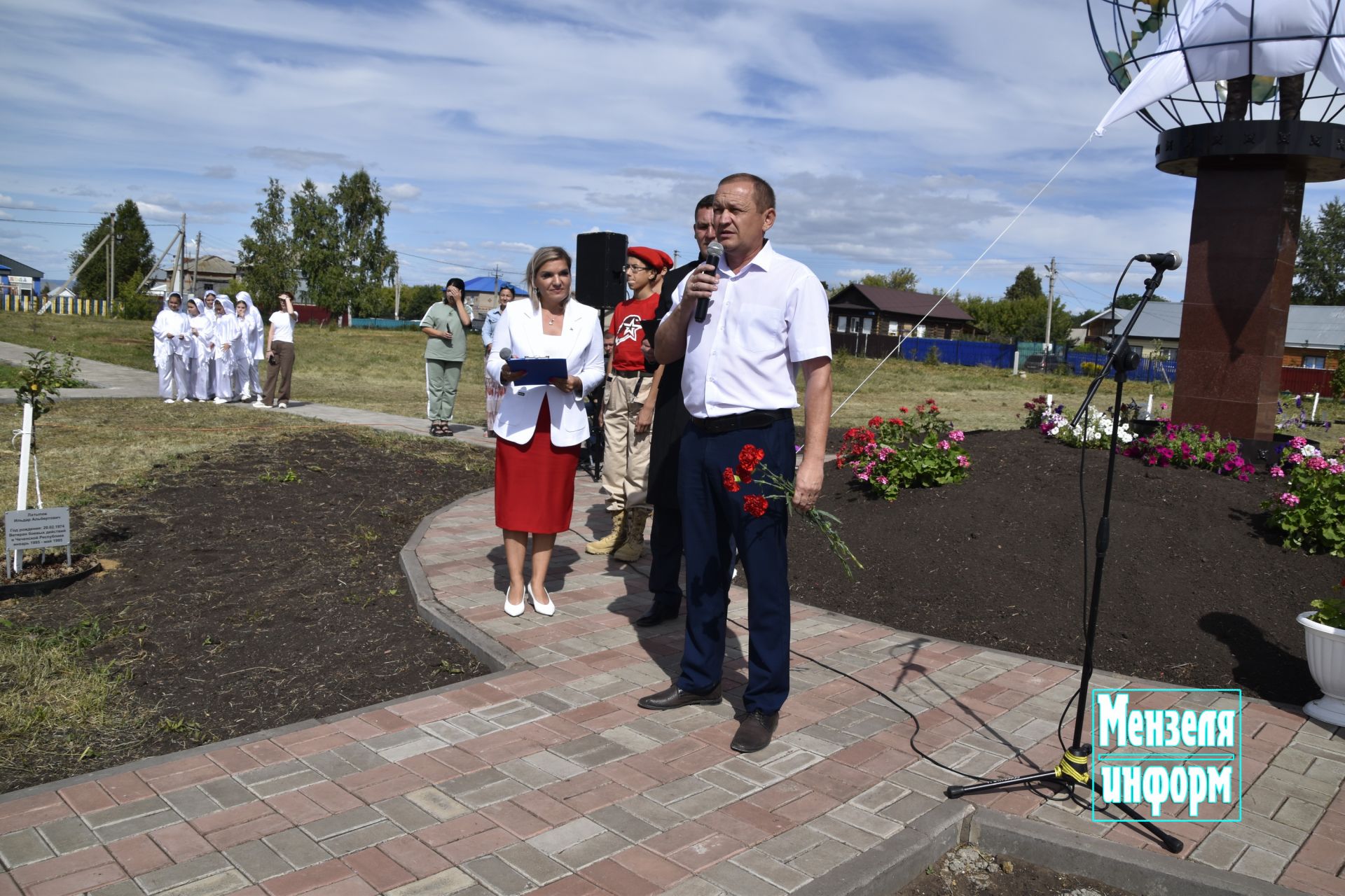 Мензелинец Егор Юдин этим памятником воздал дань уважения своим сверстникам