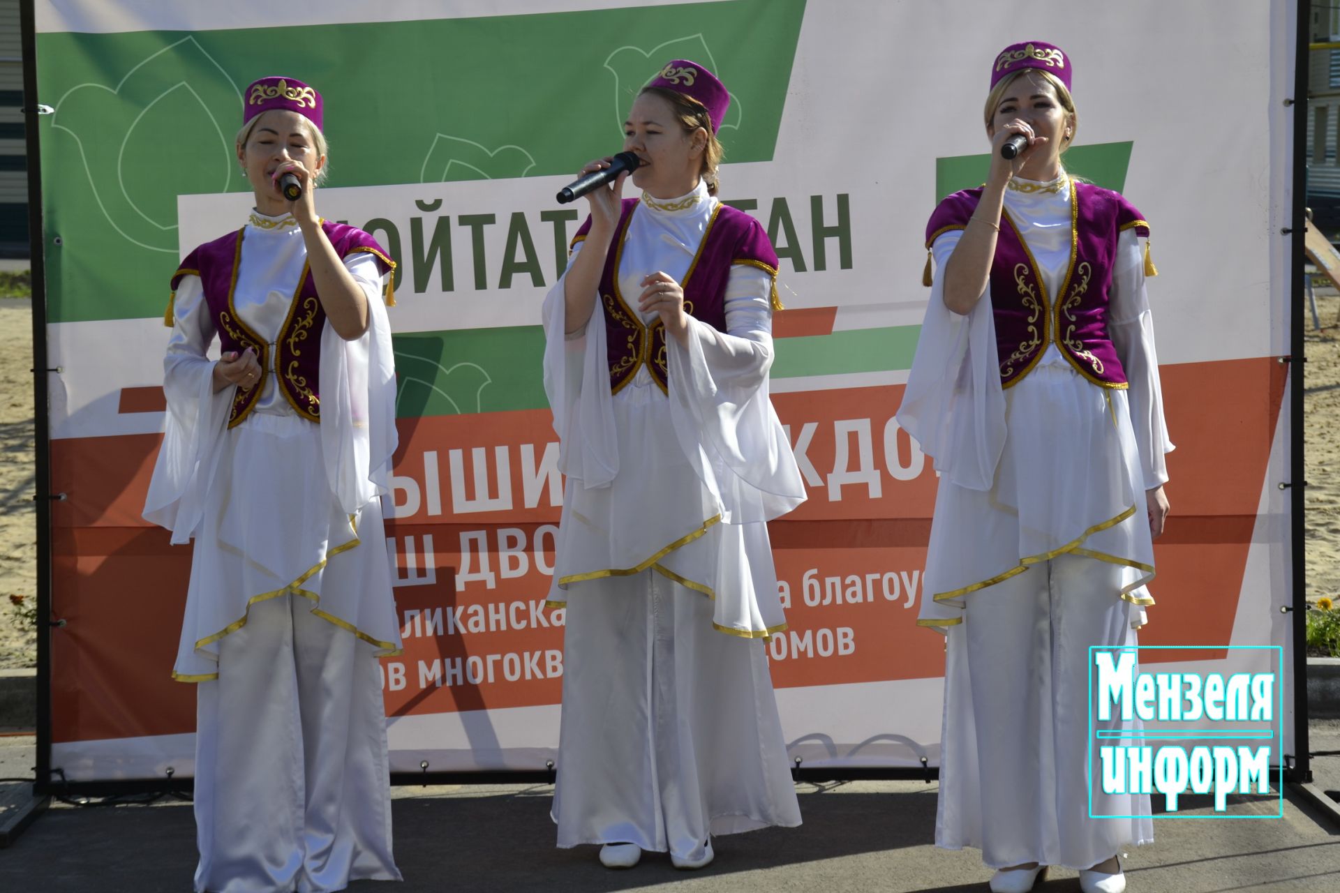 В Мензелинске торжественно  открыли двор, благоустроенный по программе "Наш двор"