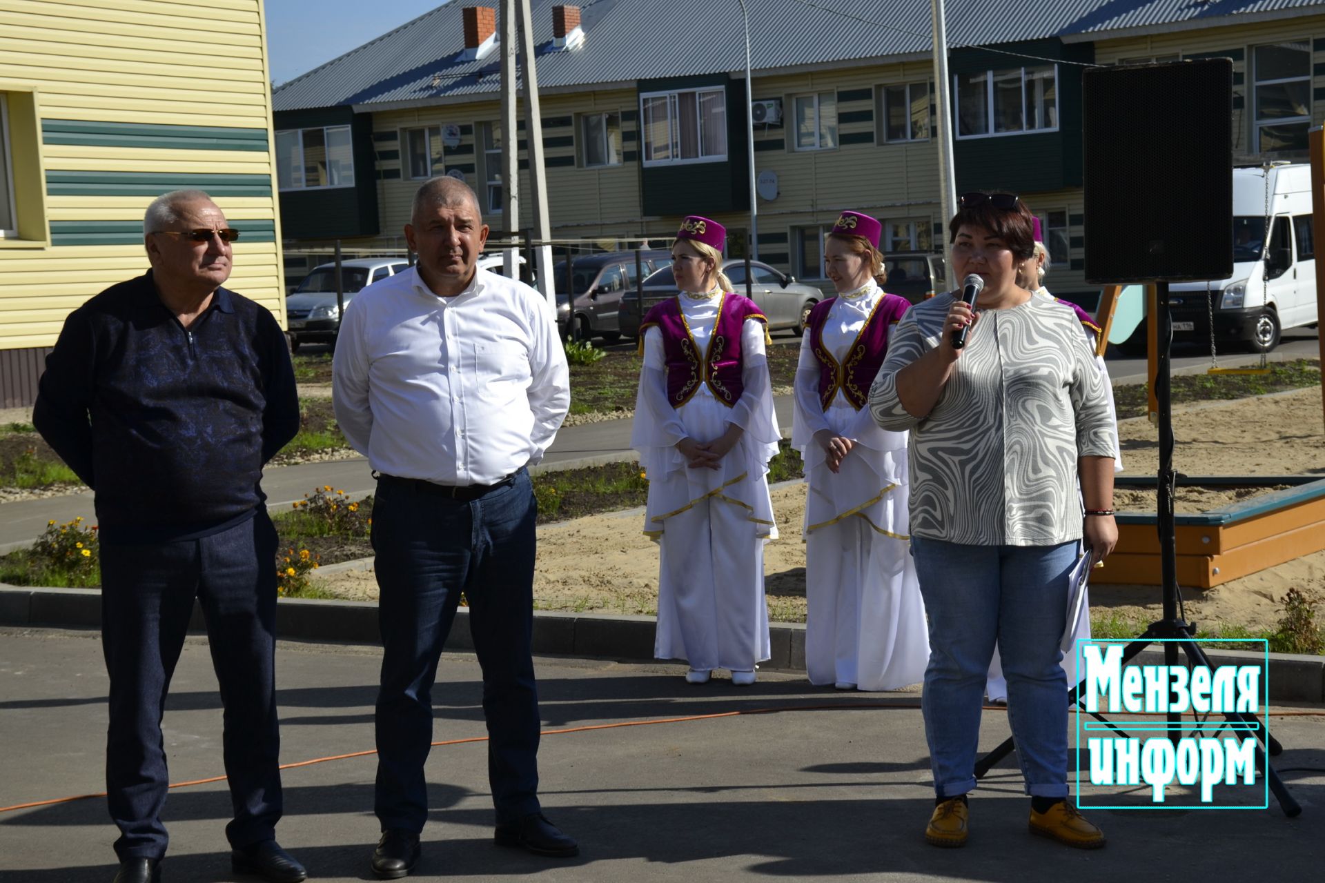 В Мензелинске торжественно  открыли двор, благоустроенный по программе "Наш двор"