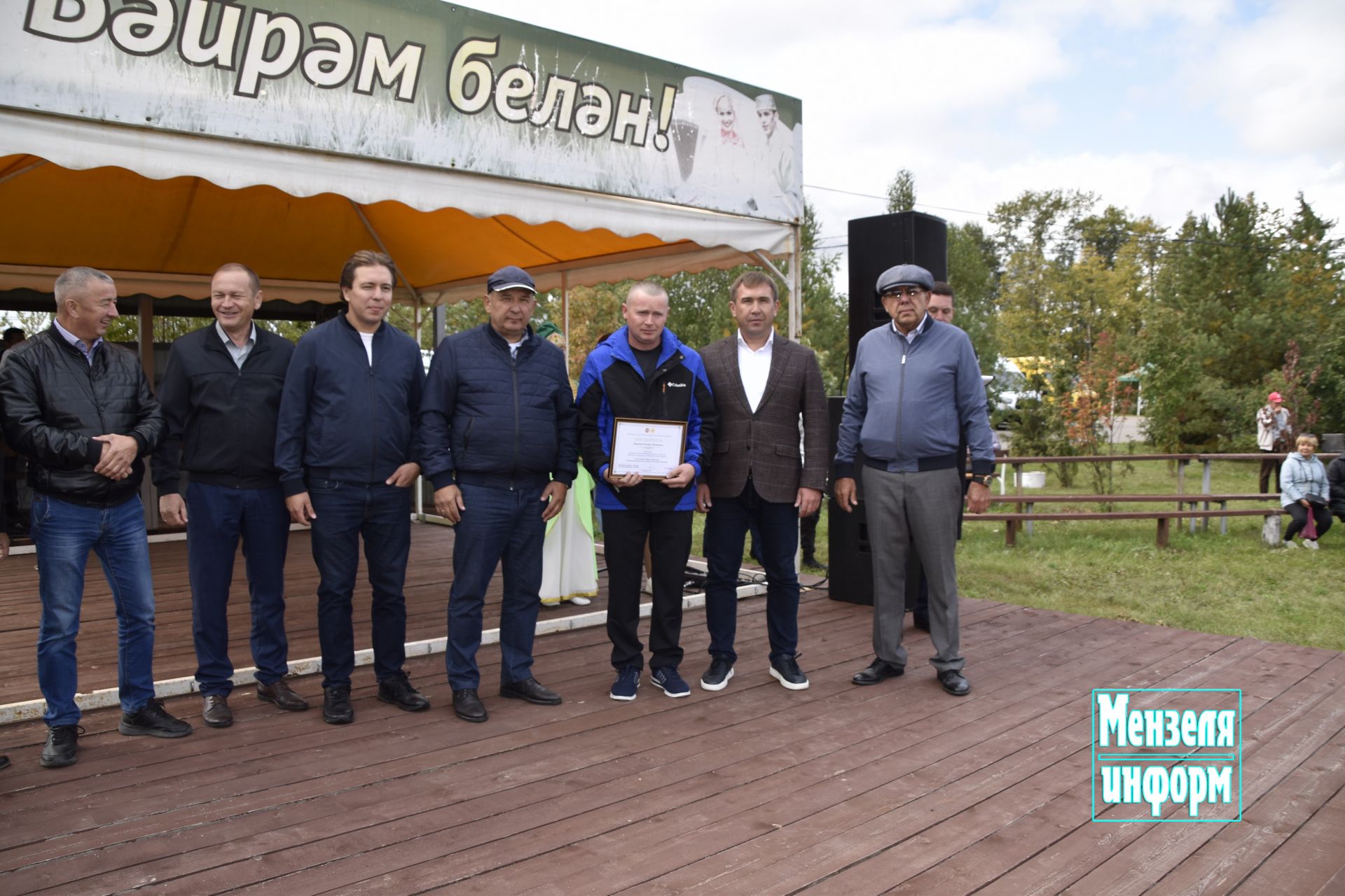 Работники ООО "Заиковский" награжденные в день открытия молочно- товарного животноводческого комплекса