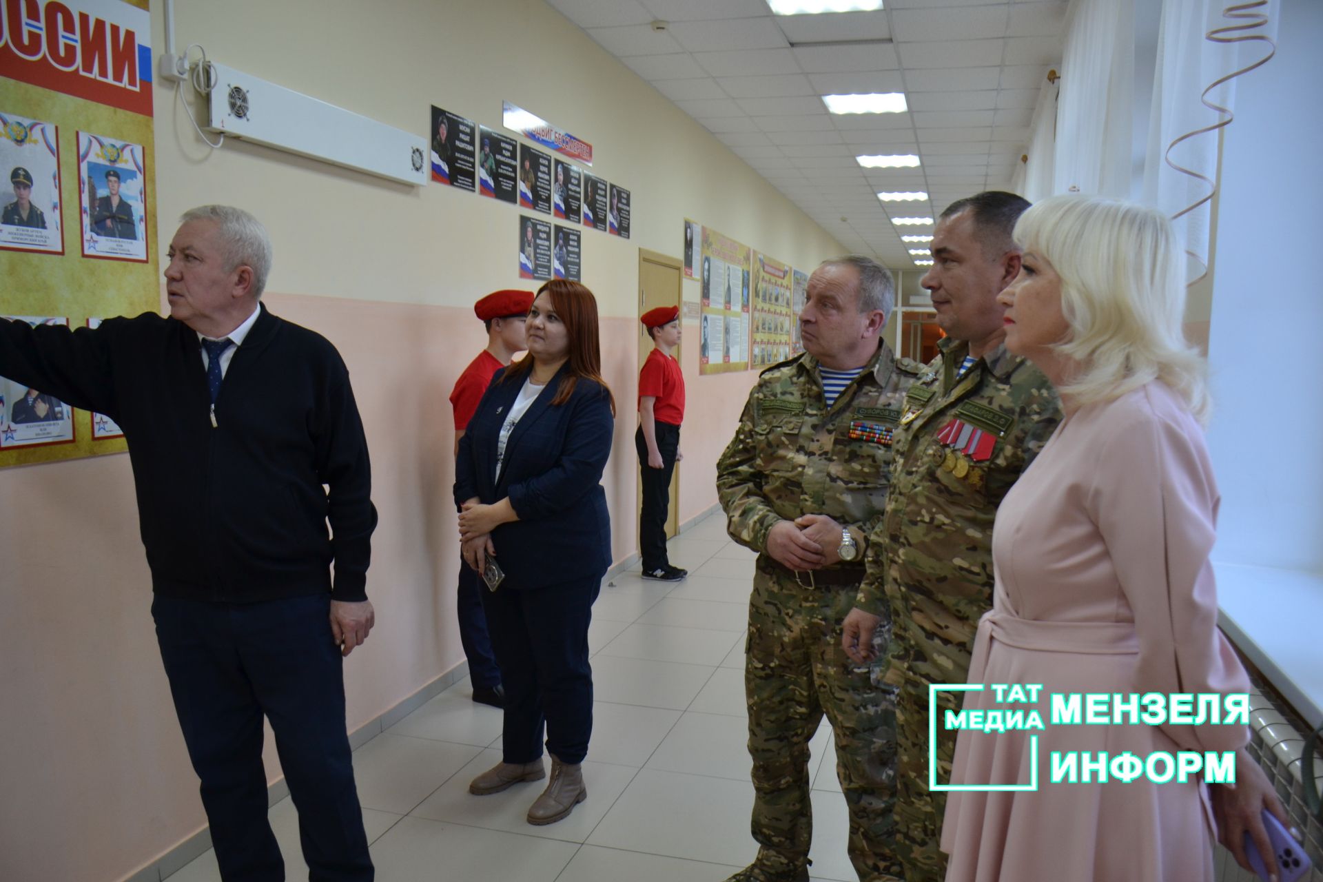 Педагоги и сотрудники СОШ №2 награждены благодарственными письмами за помощь бойцам СВО