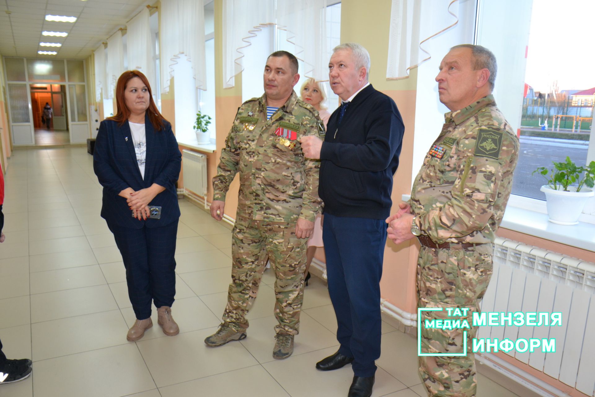 Педагоги и сотрудники СОШ №2 награждены благодарственными письмами за помощь бойцам СВО