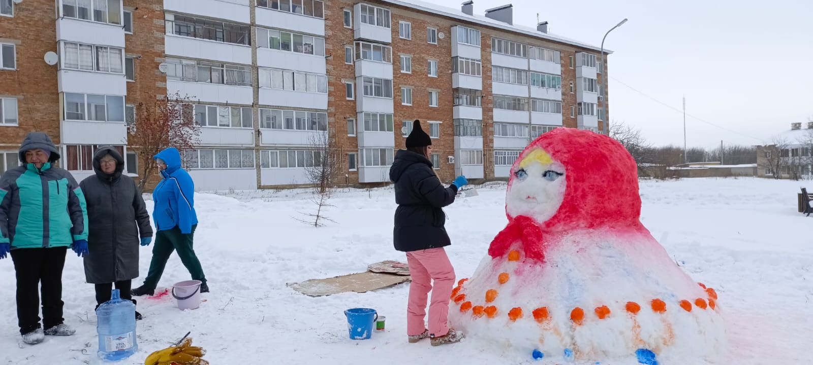 Мензелинск украшают снежные фигуры