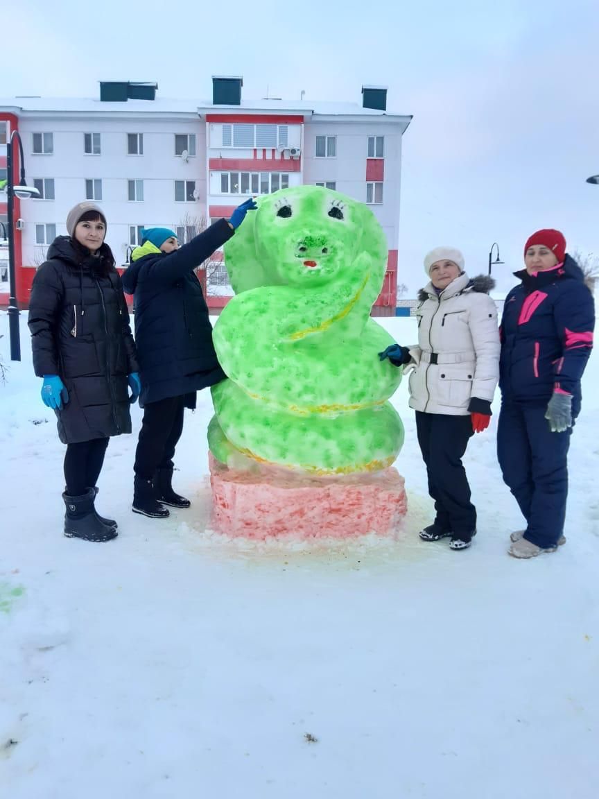 Мензелинск украшают снежные фигуры